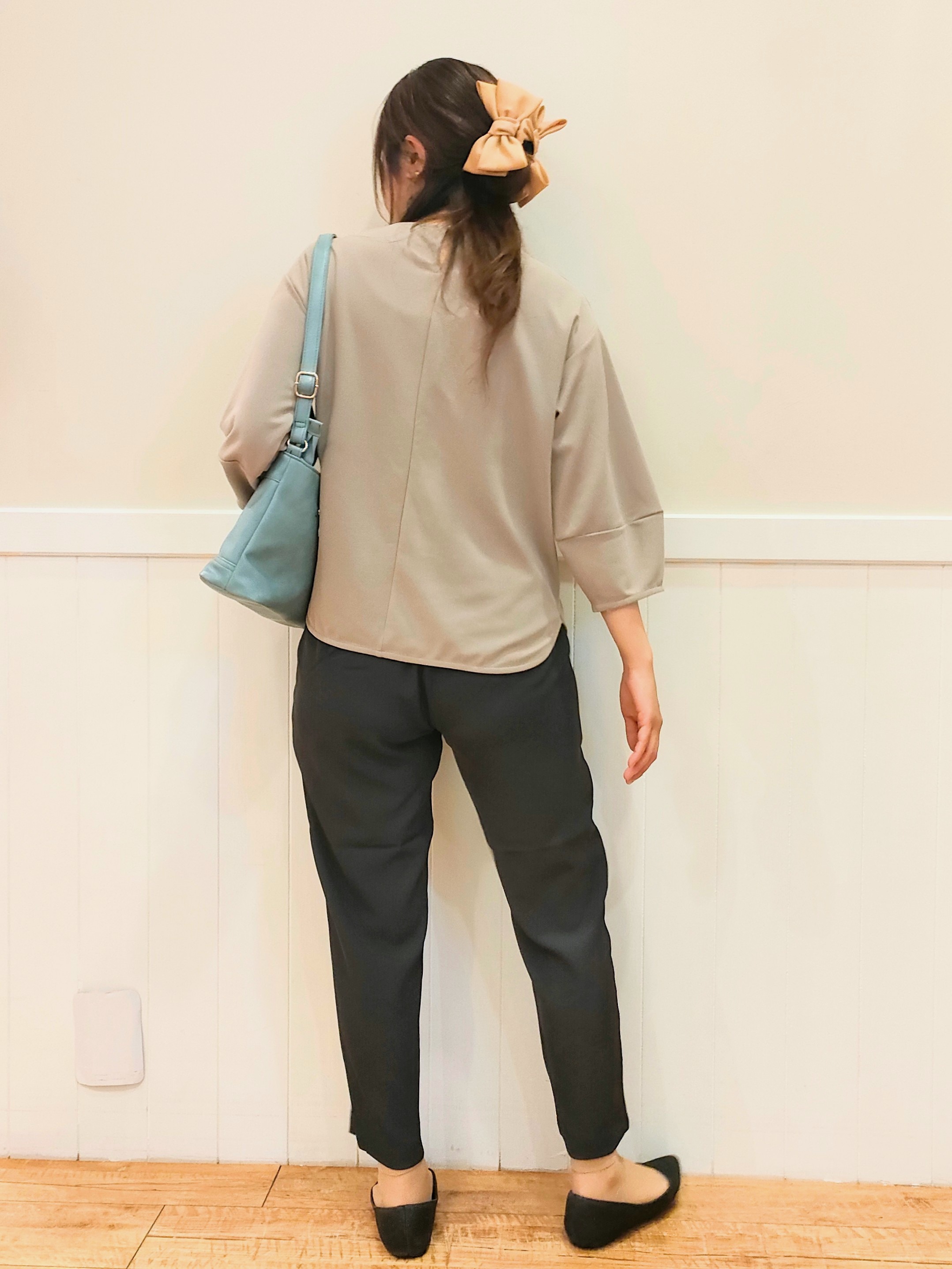 NMさんの「SHOO･LA･RUE｜【2点セット/7分袖】ランタンスリーブで女性らしい インせず着られる ネックレス付きブラウス」を使ったコーディネート