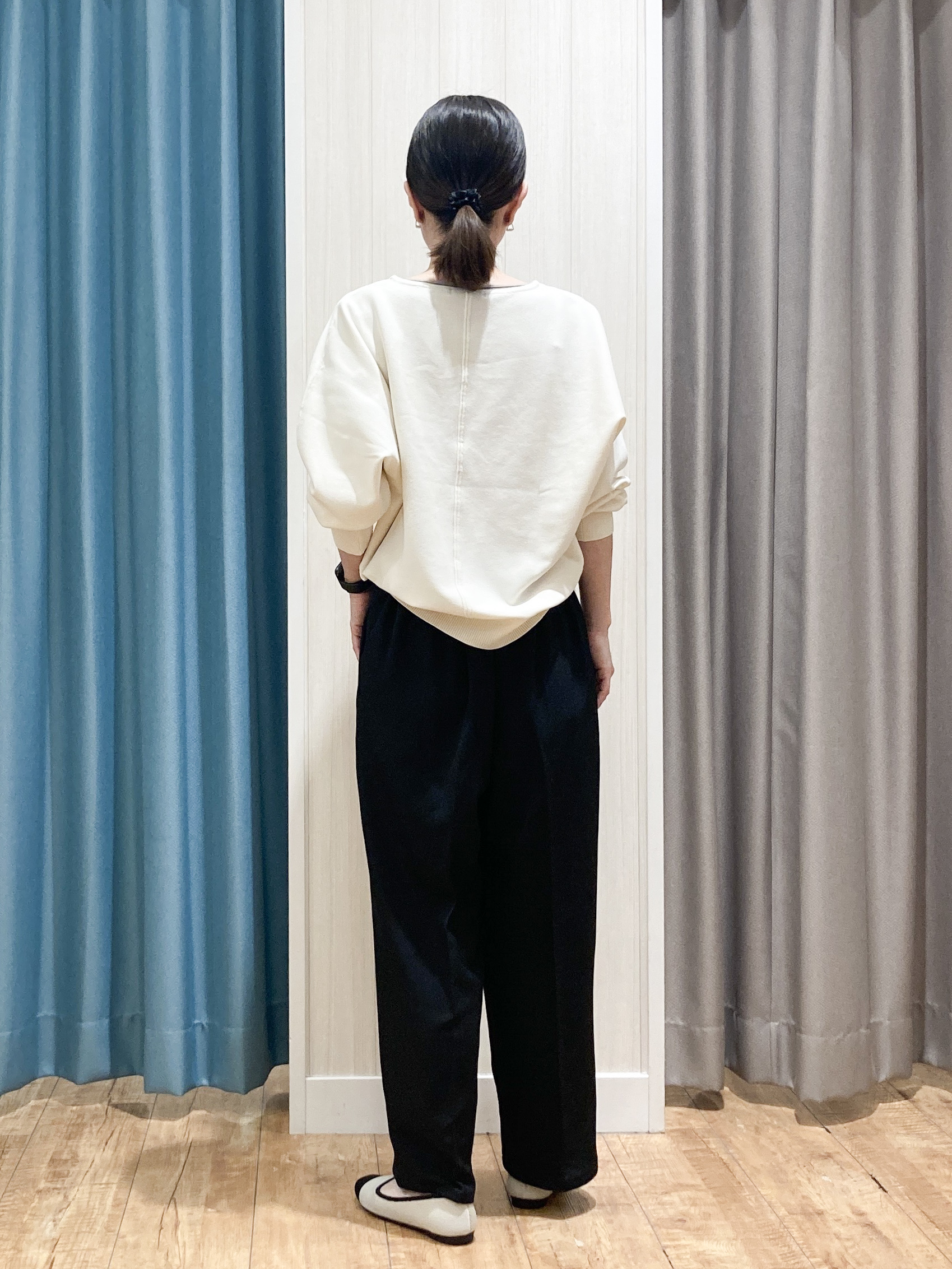 thさんの「SHOO･LA･RUE｜【洗濯機可/S-LL】さらりと軽やか インせず着られる すっきり見えドルマンニット」を使ったコーディネート