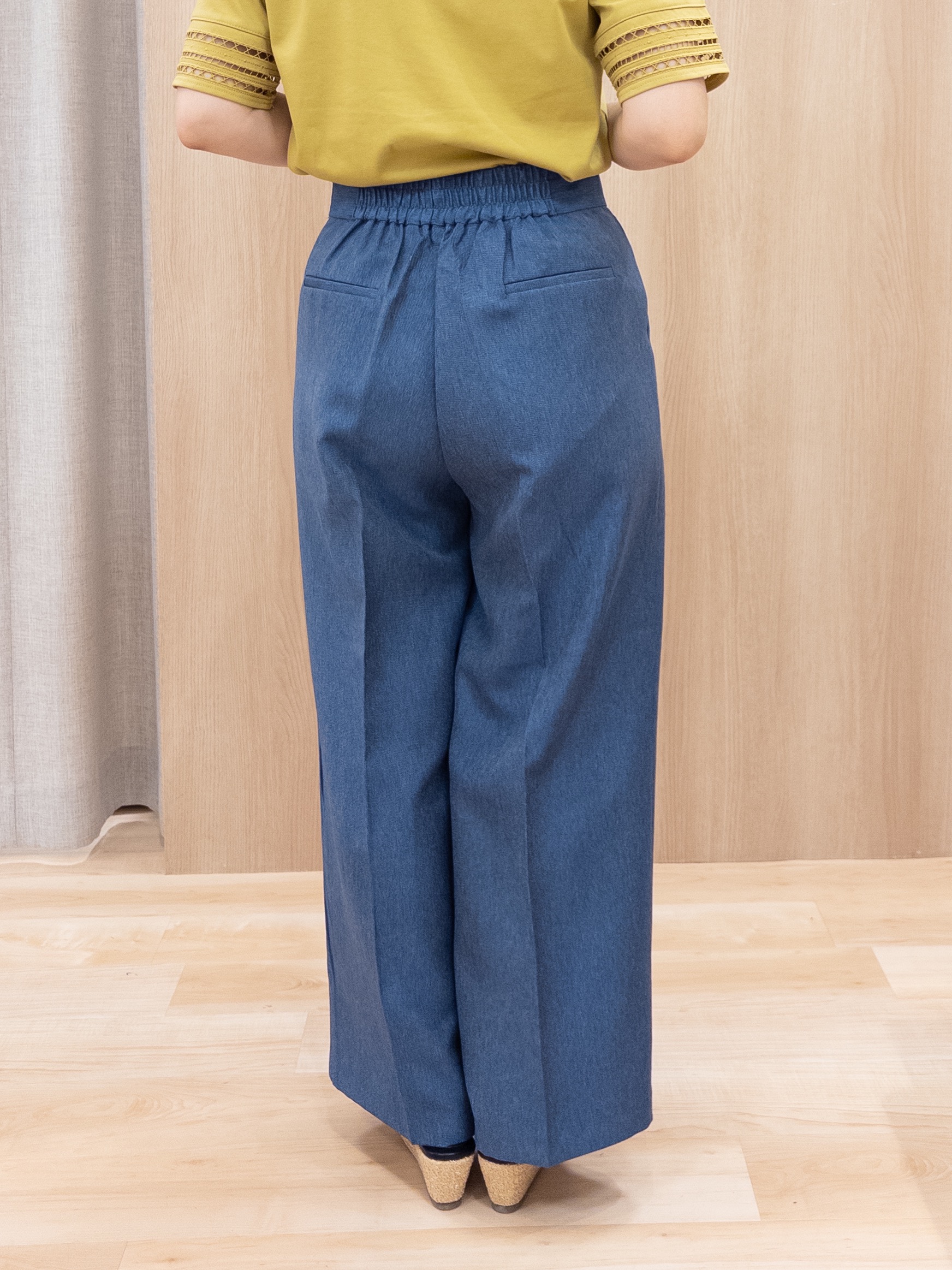 シュウコさんの「grove｜【二の腕カバー/UV・ひんやり】袖口透かし刺繍Tシャツ」を使ったコーディネート