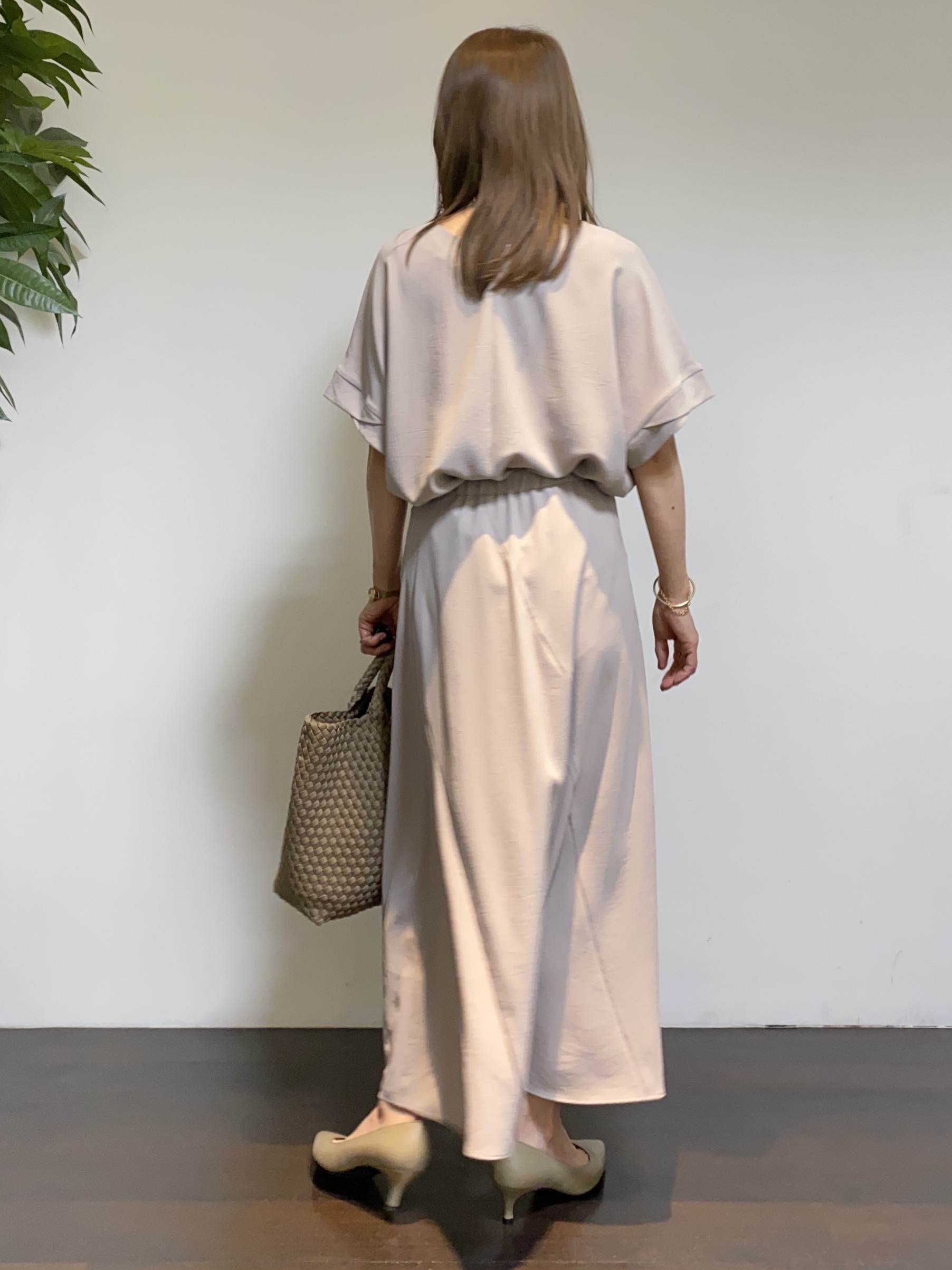 tomoさんの「UNTITLED｜【前後2WAY/はっ水/セットアップ可】リラクシーフレンチスリーブブラウス」を使ったコーディネート