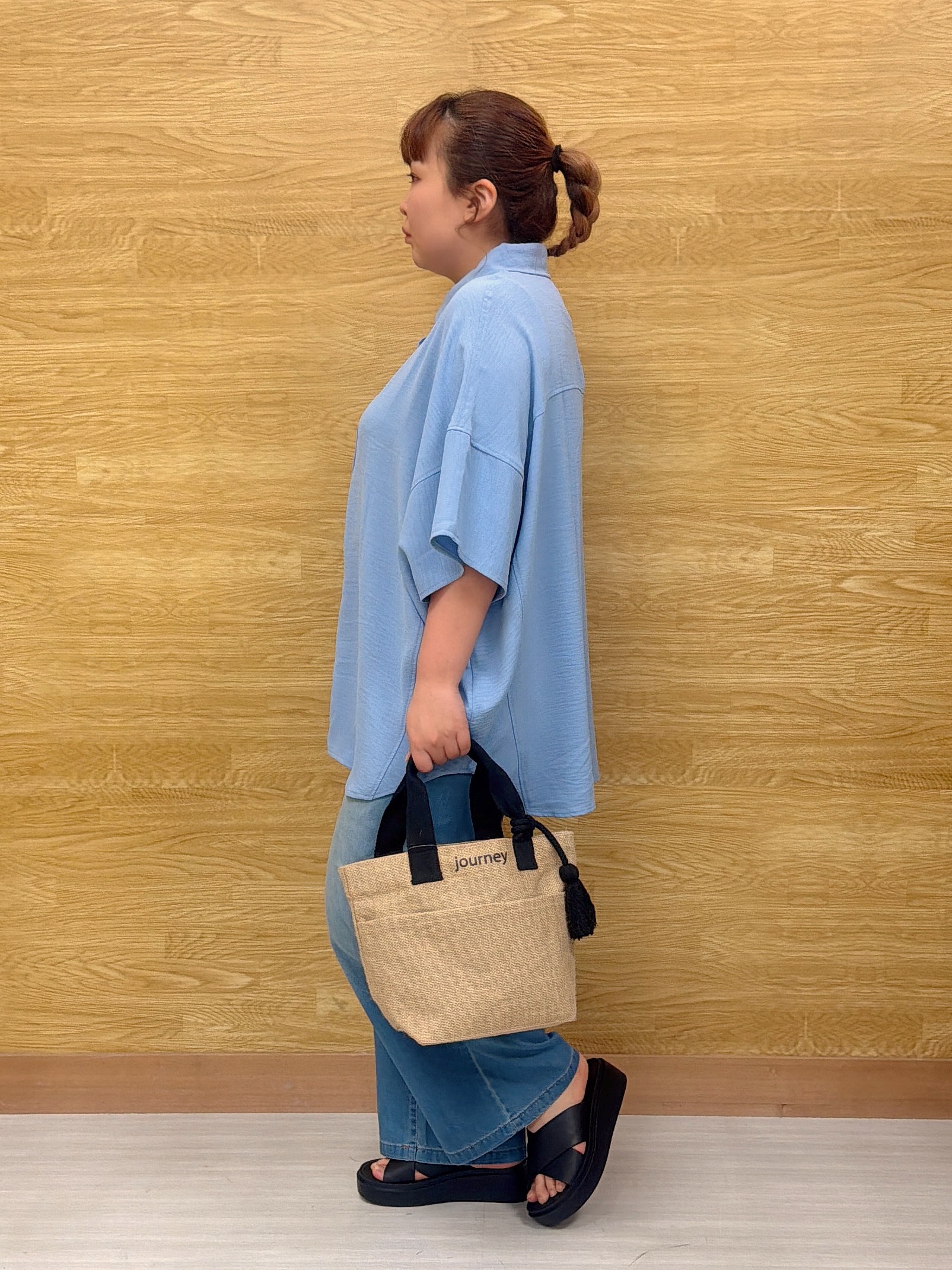 ぁむさんの「SHOO･LA･RUE｜【高レビュー/洗濯後しわになりにくい/体型カバー】きちんとゆるっと 大人の抜け感 ポンチョ風カラーシ」を使ったコーディネート