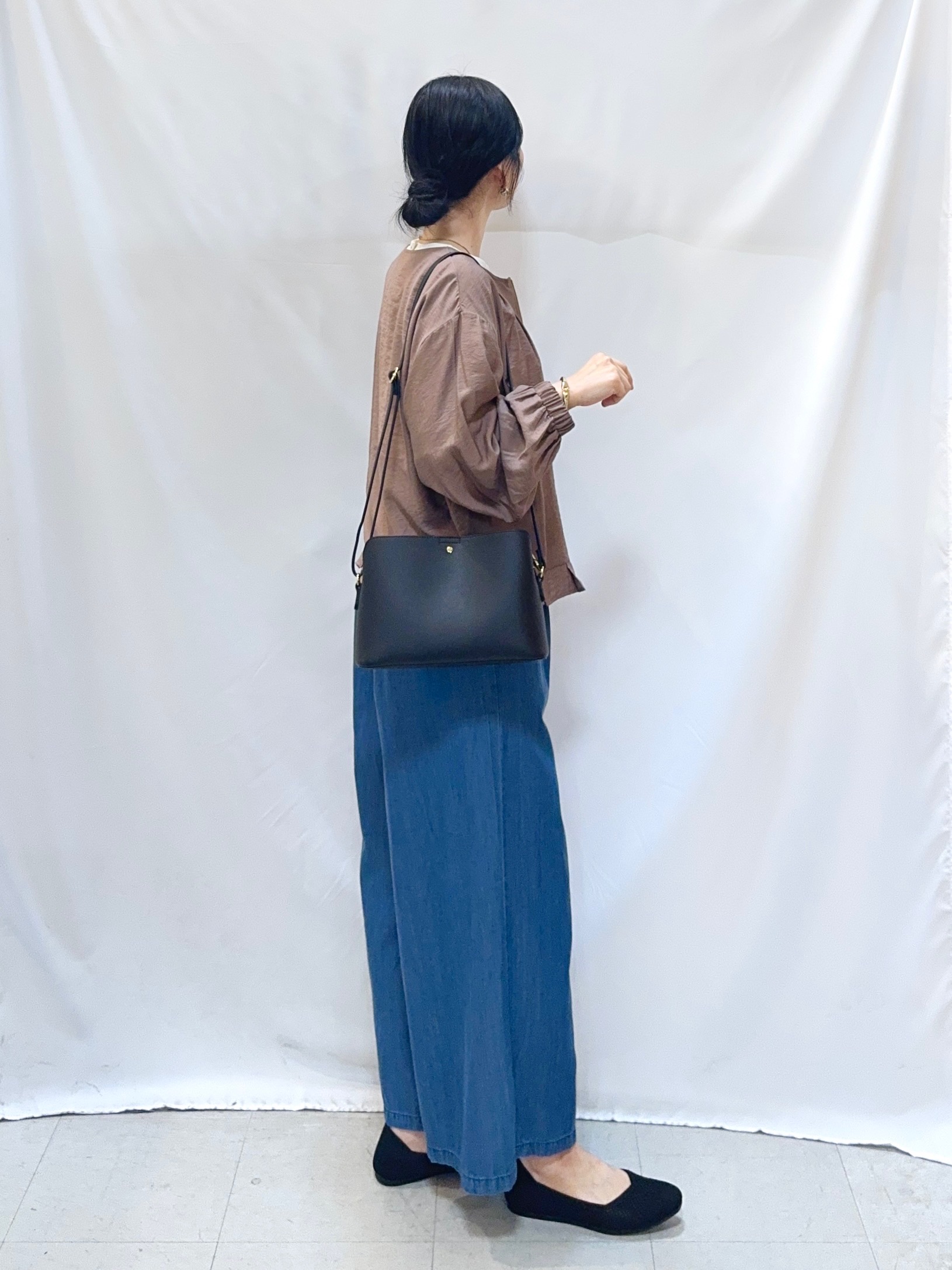 𝐇𝐢𝐫𝐨𝐦𝐢さんの「SHOO･LA･RUE｜【洗濯機可/UV/S-LL】程よい透け感 ノーカラーシアーブルゾン」を使ったコーディネート