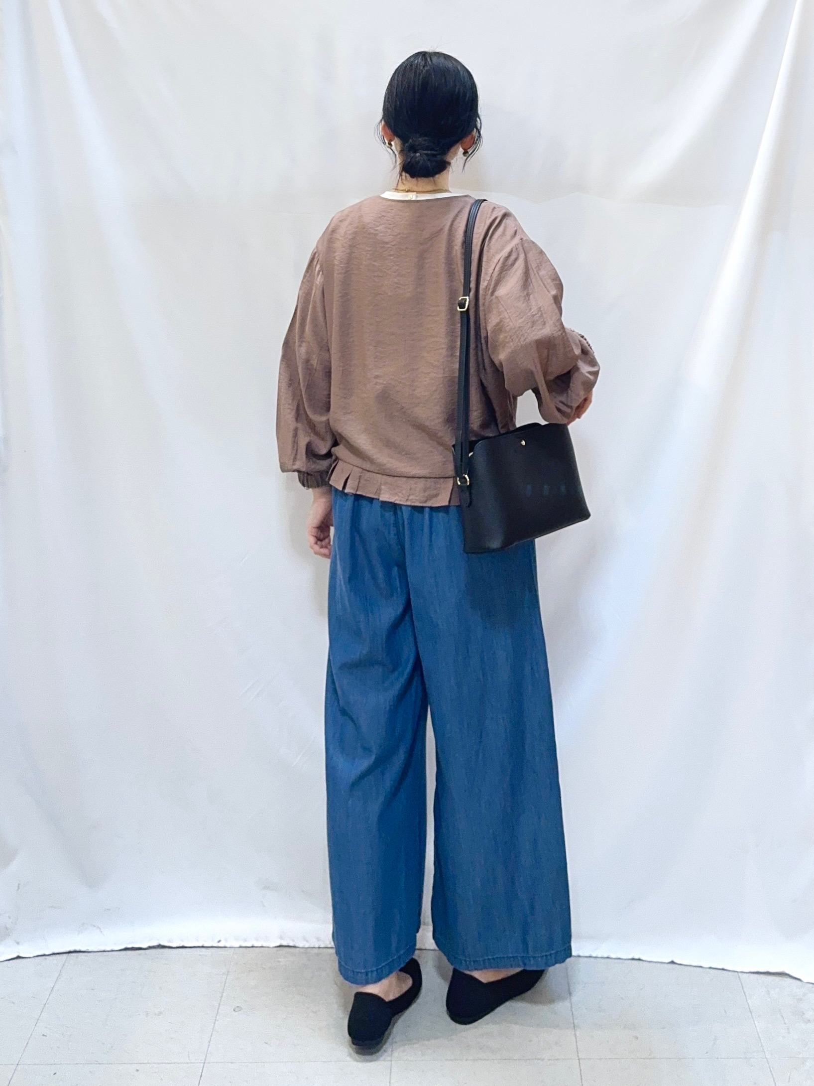 𝐇𝐢𝐫𝐨𝐦𝐢さんの「SHOO･LA･RUE｜【洗濯機可/UV/S-LL】程よい透け感 ノーカラーシアーブルゾン」を使ったコーディネート