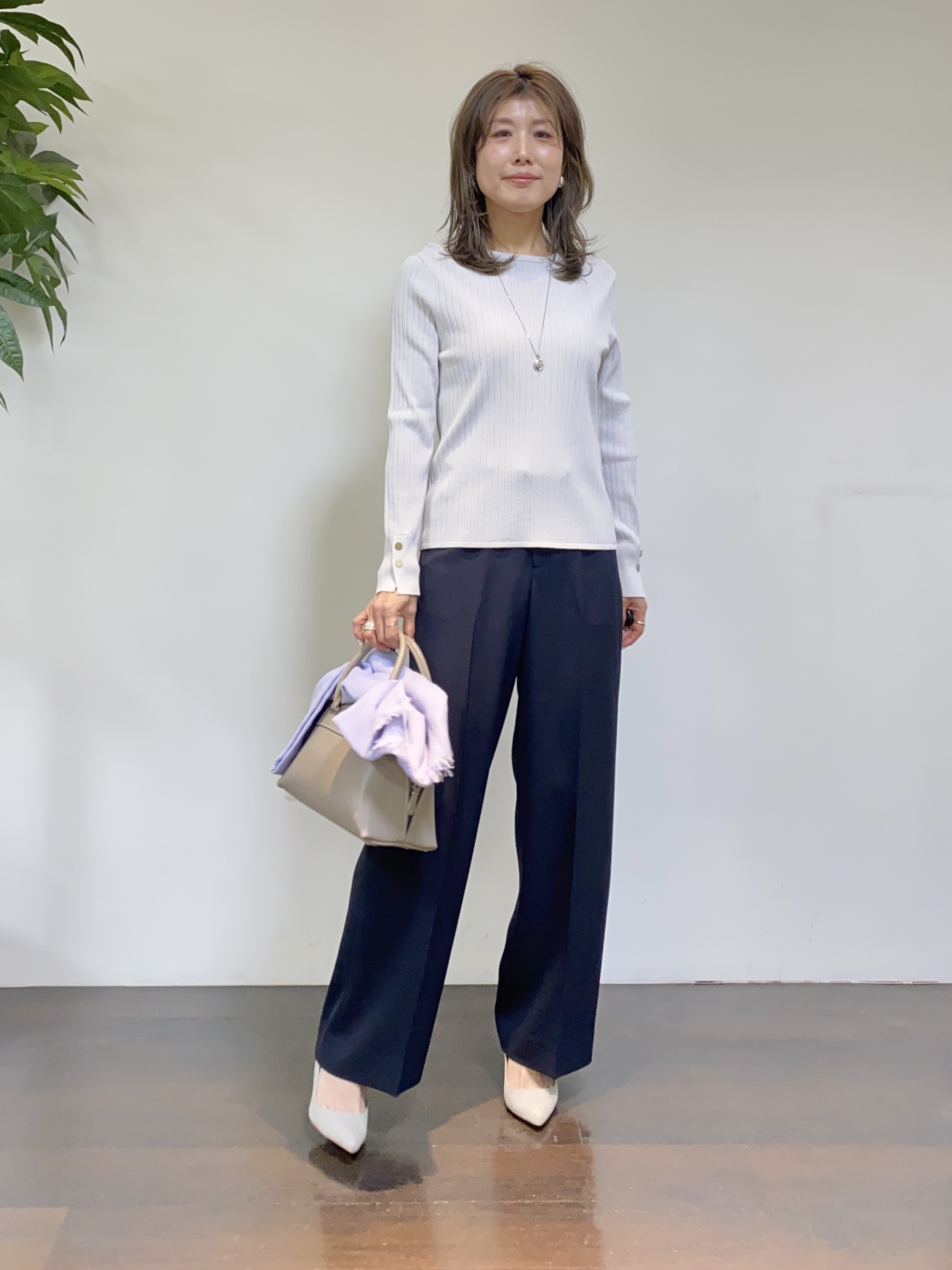 tomoさんの「UNTITLED｜【アンサンブル可/洗える】クルーネックニットカーディガン」を使ったコーディネート