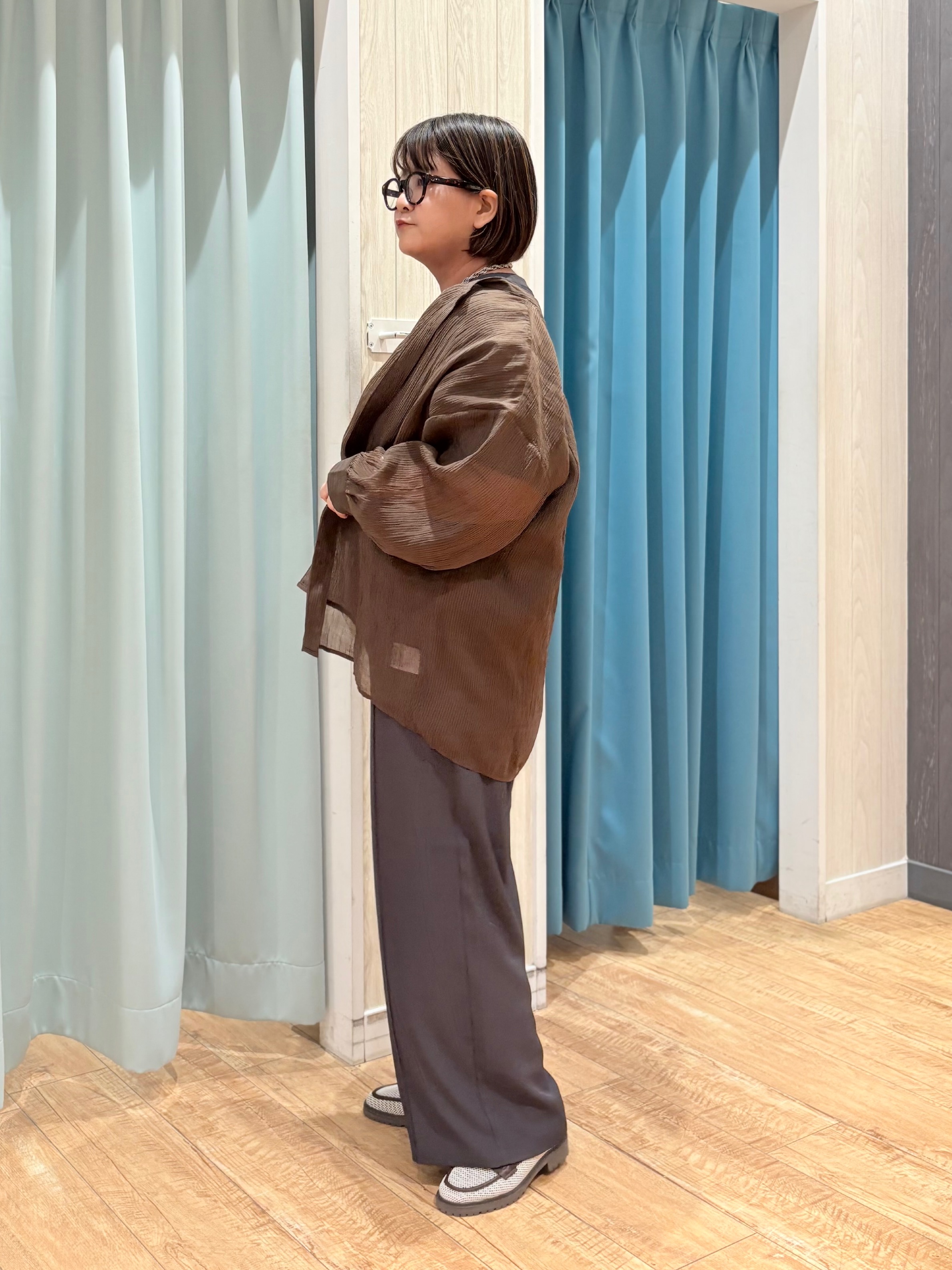 砂糖さんの「SHOO･LA･RUE｜【S-LL】大人のシアー感 風合い楽しむバンドカラーシャツ」を使ったコーディネート