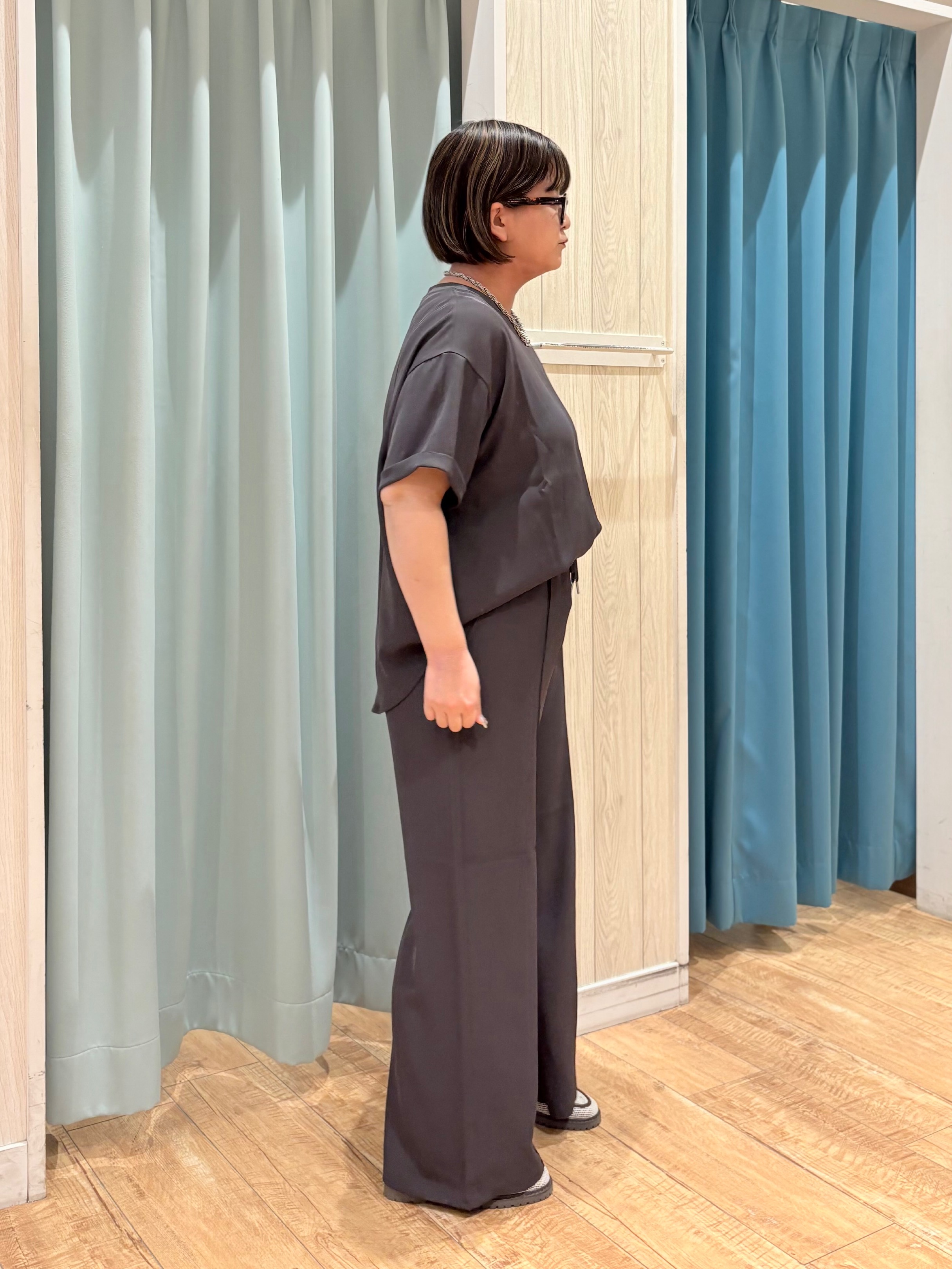 砂糖さんの「SHOO･LA･RUE｜【S-LL】大人のシアー感 風合い楽しむバンドカラーシャツ」を使ったコーディネート
