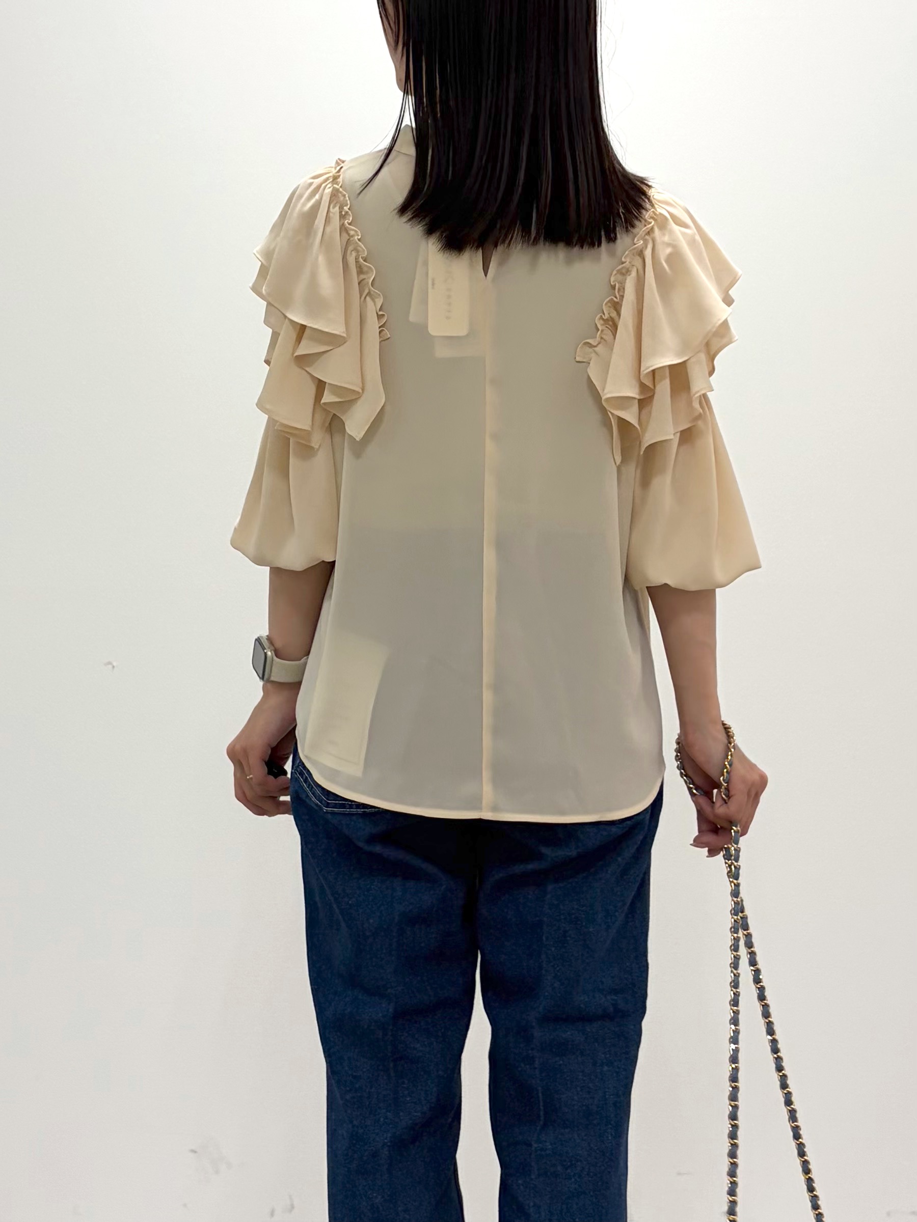 kozuさんの「index｜フリルスリットバルーンスリーブブラウス【洗濯機OK/イージーアイロン/防シワ】」を使ったコーディネート
