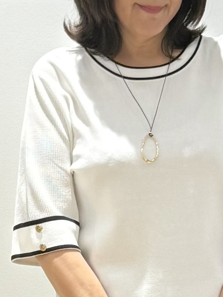 Lilyさんの「grove｜【シリーズ累計36万枚/名品ニット】やわらかドライタッチ 袖メッシュ編みニット」を使ったコーディネート