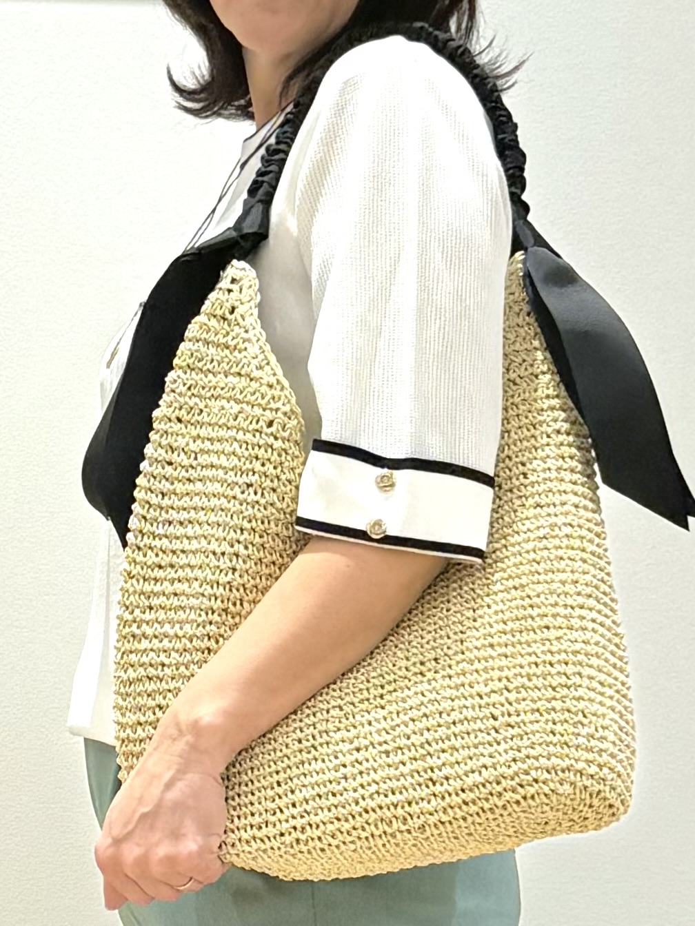 Lilyさんの「grove｜【シリーズ累計36万枚/名品ニット】やわらかドライタッチ 袖メッシュ編みニット」を使ったコーディネート
