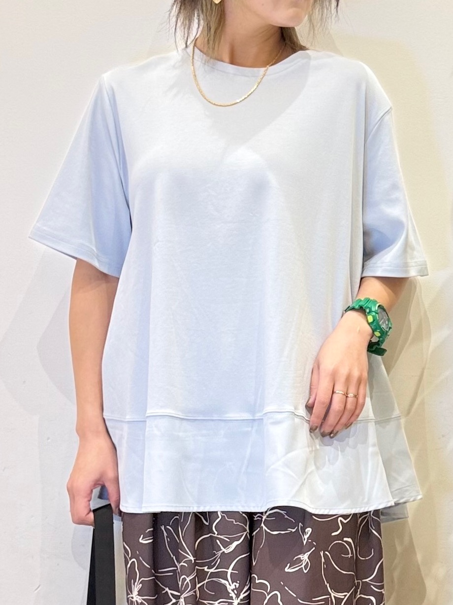 misakiさんの「SHOO･LA･RUE｜【ひんやり/UV/抗菌防臭】体型カバーも叶う 裾切り替えAライントップス」を使ったコーディネート