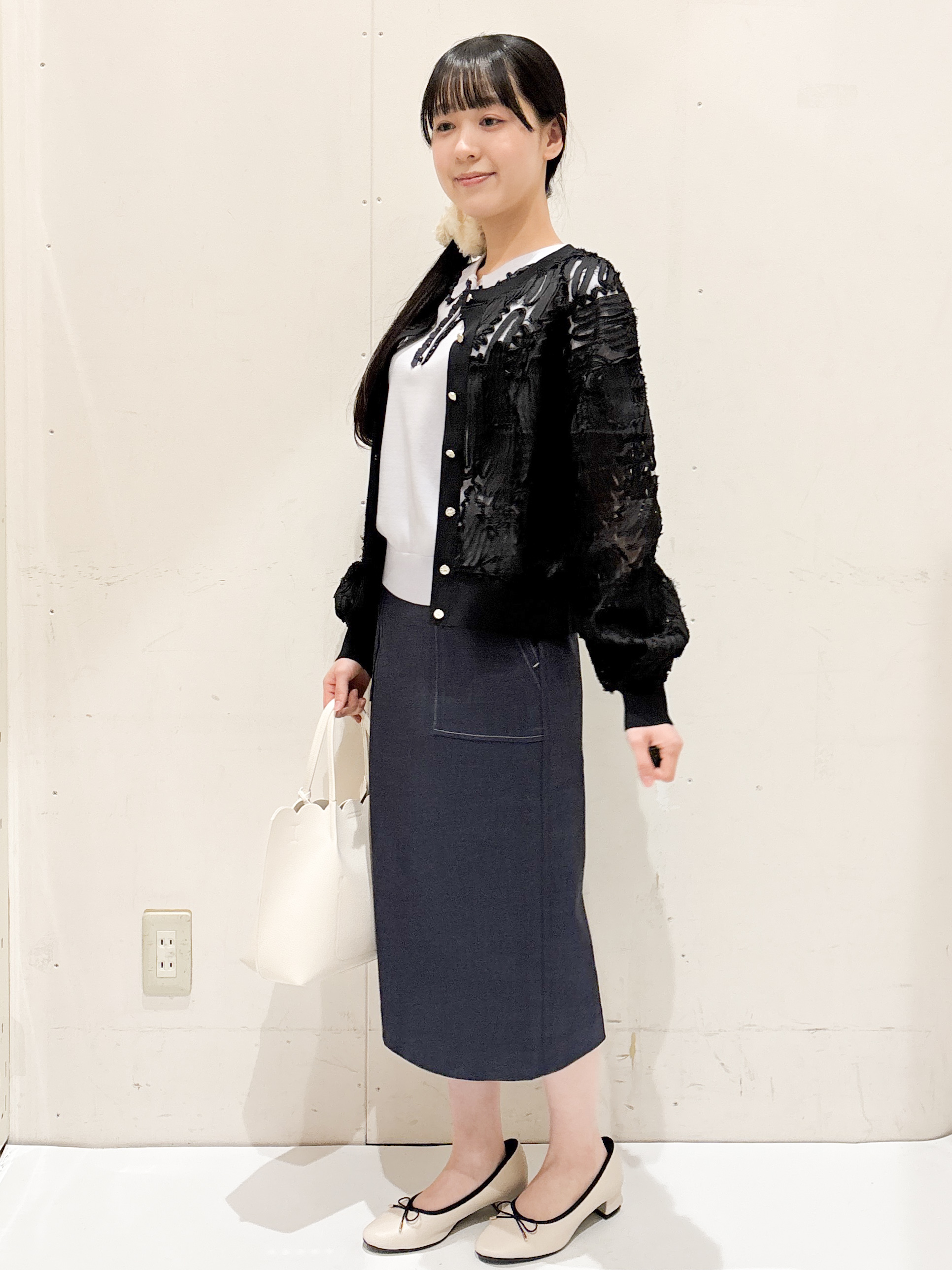 Hinaさんの「OPAQUE.CLIP｜シアー幾何刺繍カーディガン【洗濯機OK】」を使ったコーディネート