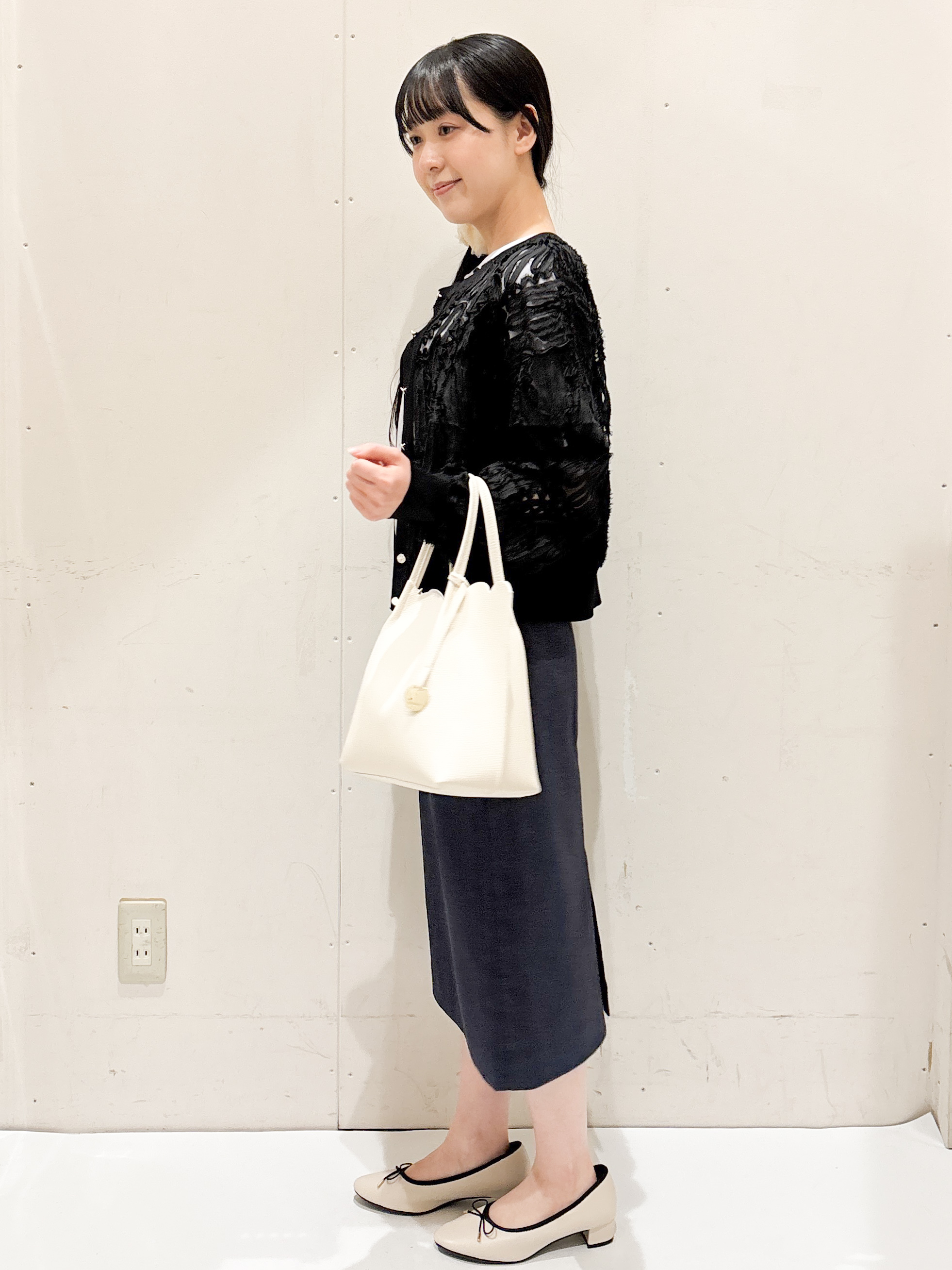 Hinaさんの「OPAQUE.CLIP｜シアー幾何刺繍カーディガン【洗濯機OK】」を使ったコーディネート