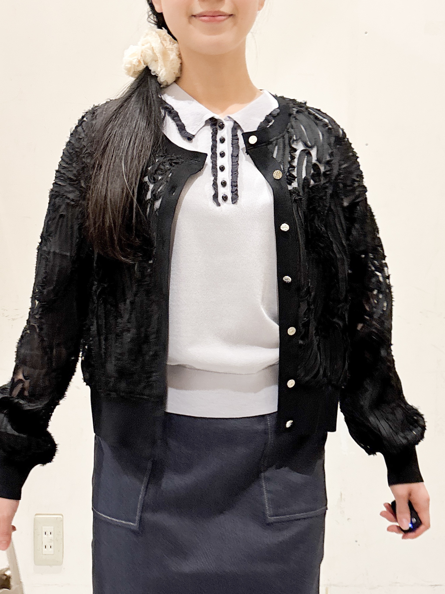 Hinaさんの「OPAQUE.CLIP｜シアー幾何刺繍カーディガン【洗濯機OK】」を使ったコーディネート