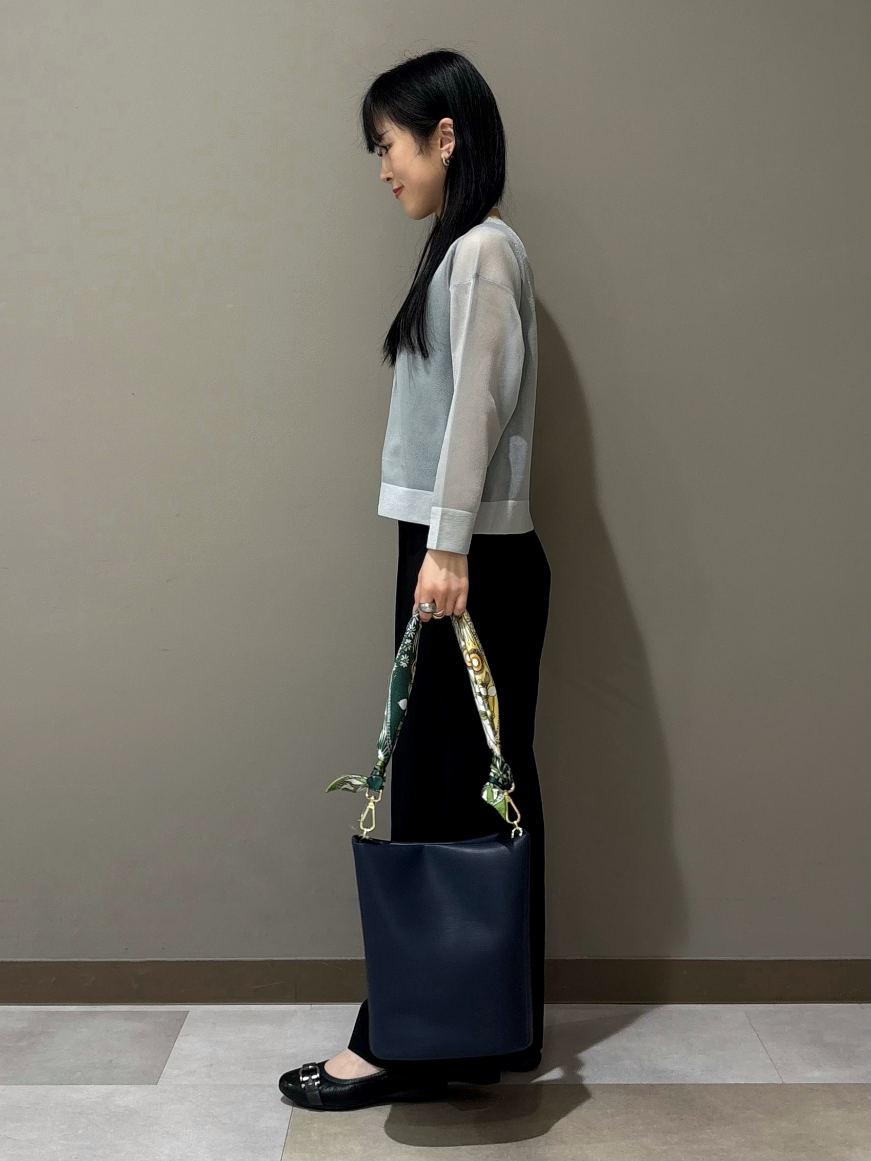 KEIKOさんの「INDIVI｜【洗える／シアーラメ】ブルゾン風ジップアップニットカーディガン」を使ったコーディネート