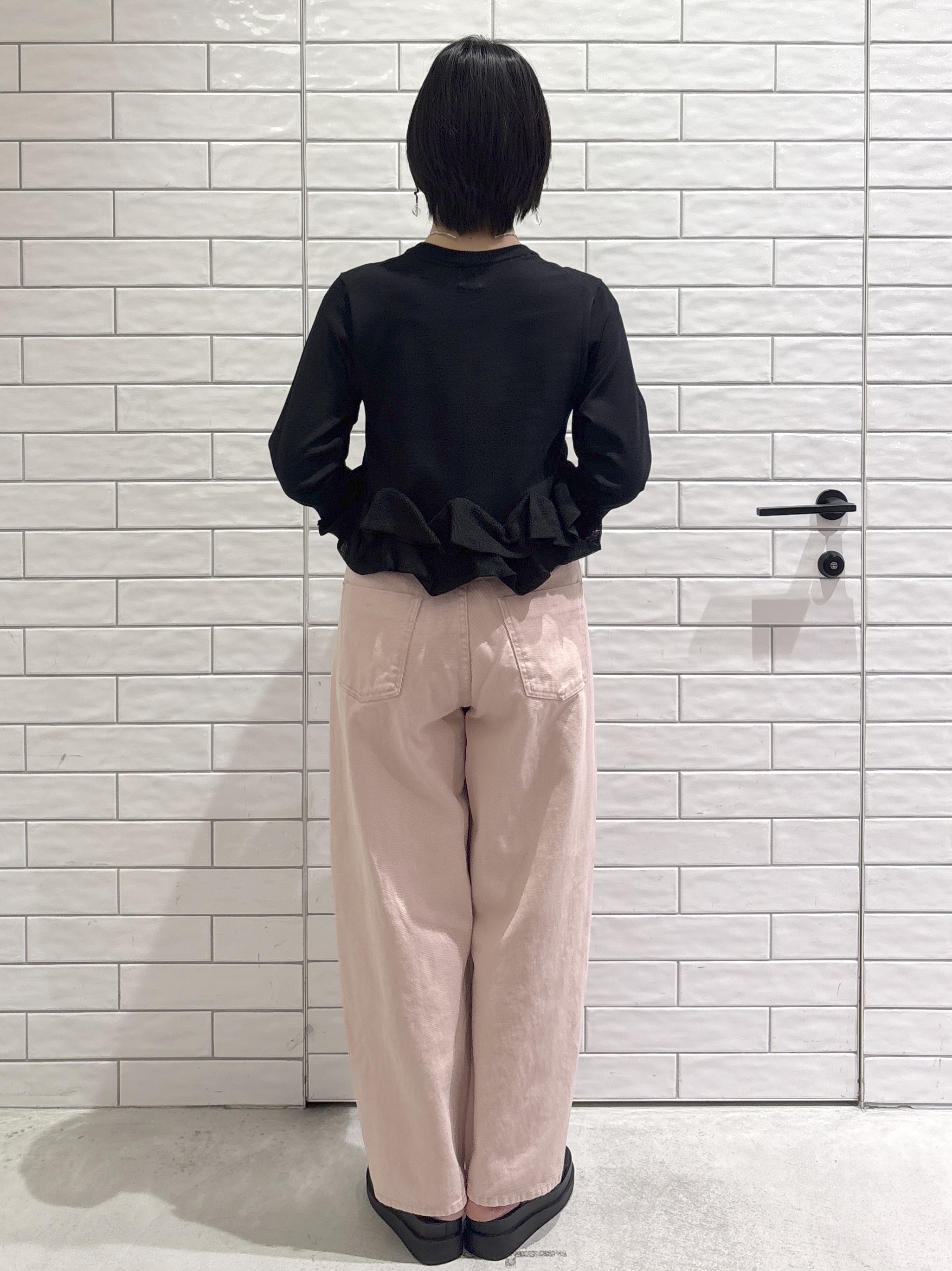 ayumiさんの「OPAQUE.CLIP｜裾フリルヘンリーネックニット【洗濯機OK】」を使ったコーディネート