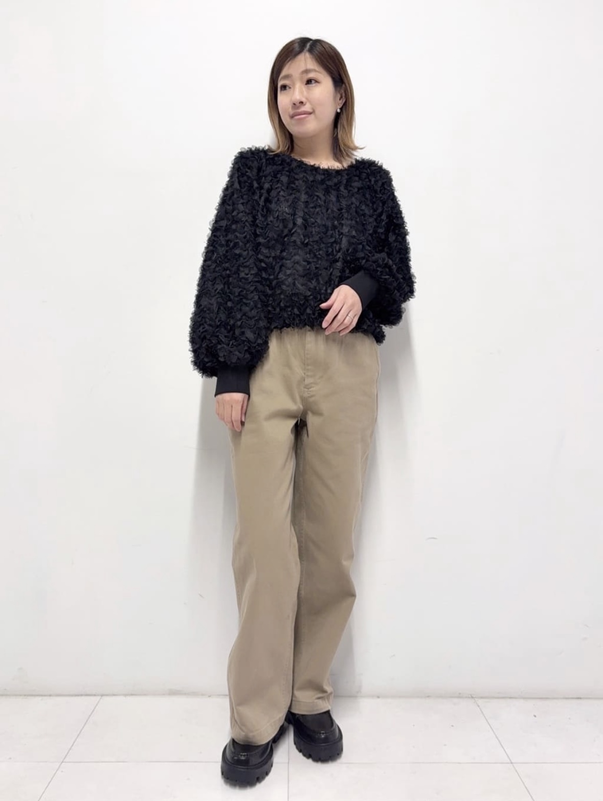 Nishijimaさんの「DRESSTERIOR｜provoke（プロヴォーク）【別注】 フワラーモチーフブラウス」を使ったコーディネート