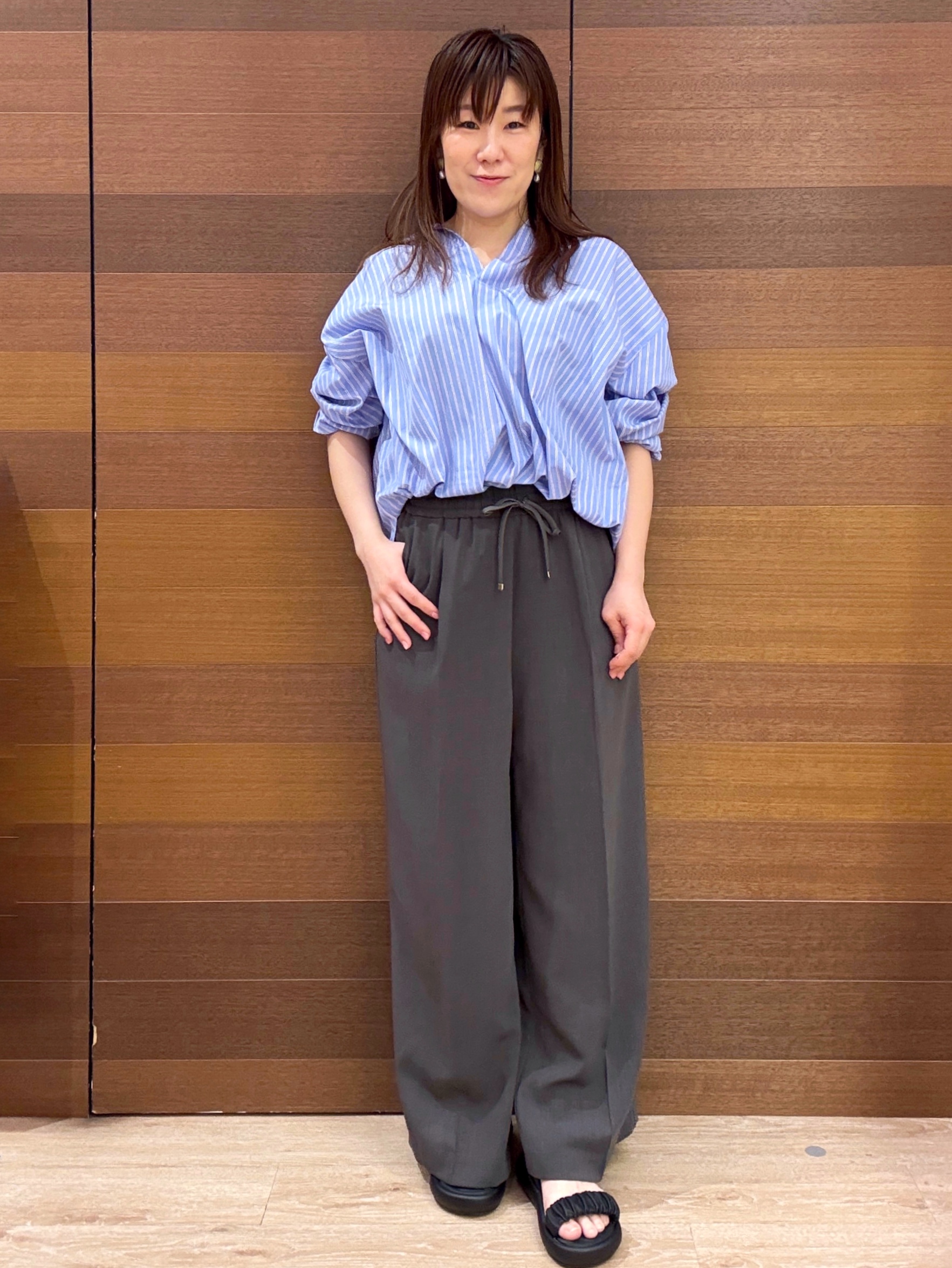 maichiさんの「OPAQUE.CLIP｜バックシャンスキッパーシャツ【洗濯機OK】」を使ったコーディネート