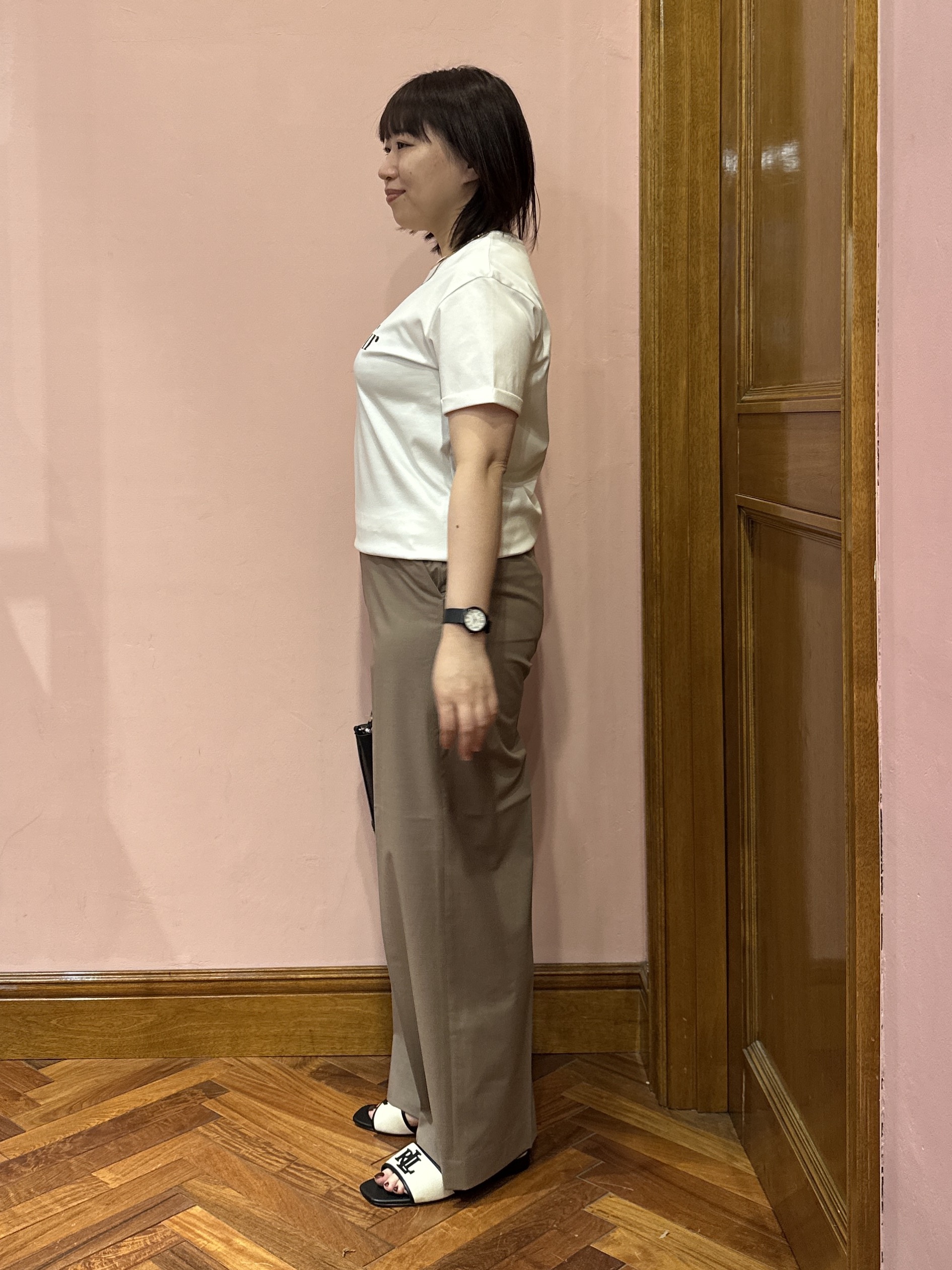komatsuさんの「DRESSTERIOR｜【接触冷感／抗菌防臭／消臭】アイスクリアコットン Bonsoir ロゴTシャツ」を使ったコーディネート