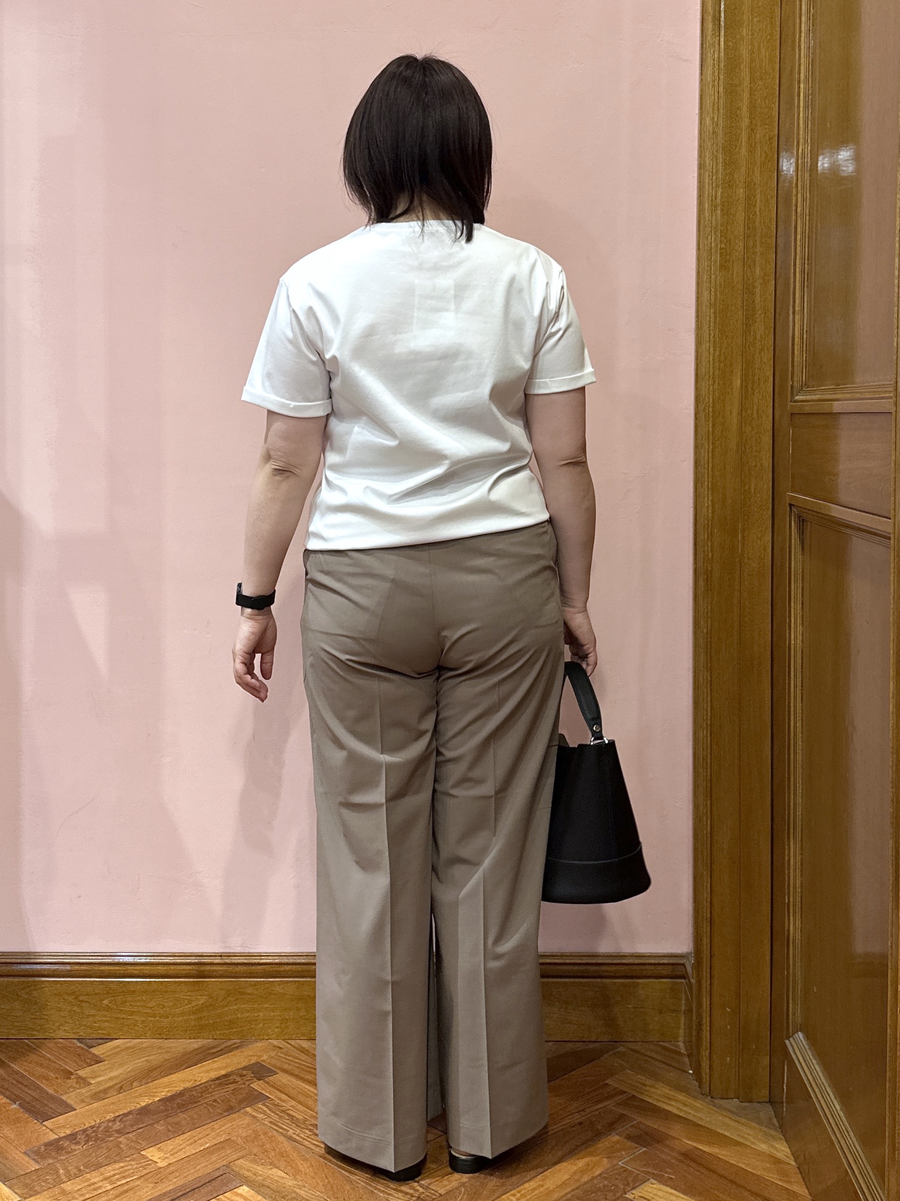 komatsuさんの「DRESSTERIOR｜【接触冷感／抗菌防臭／消臭】アイスクリアコットン Bonsoir ロゴTシャツ」を使ったコーディネート