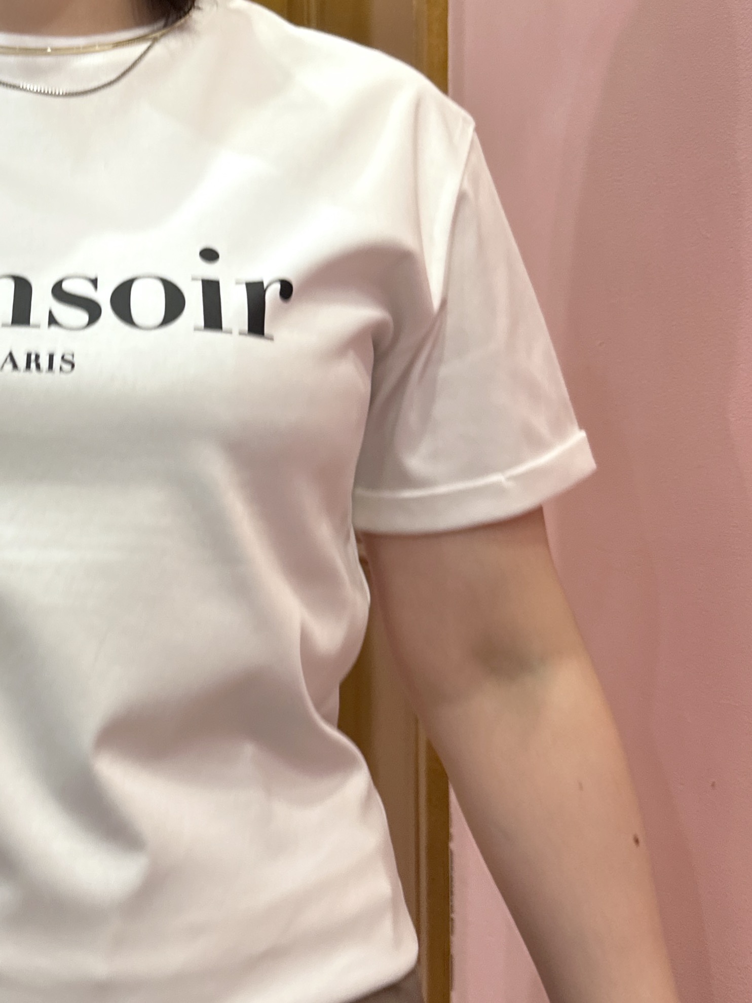 komatsuさんの「DRESSTERIOR｜【接触冷感／抗菌防臭／消臭】アイスクリアコットン Bonsoir ロゴTシャツ」を使ったコーディネート