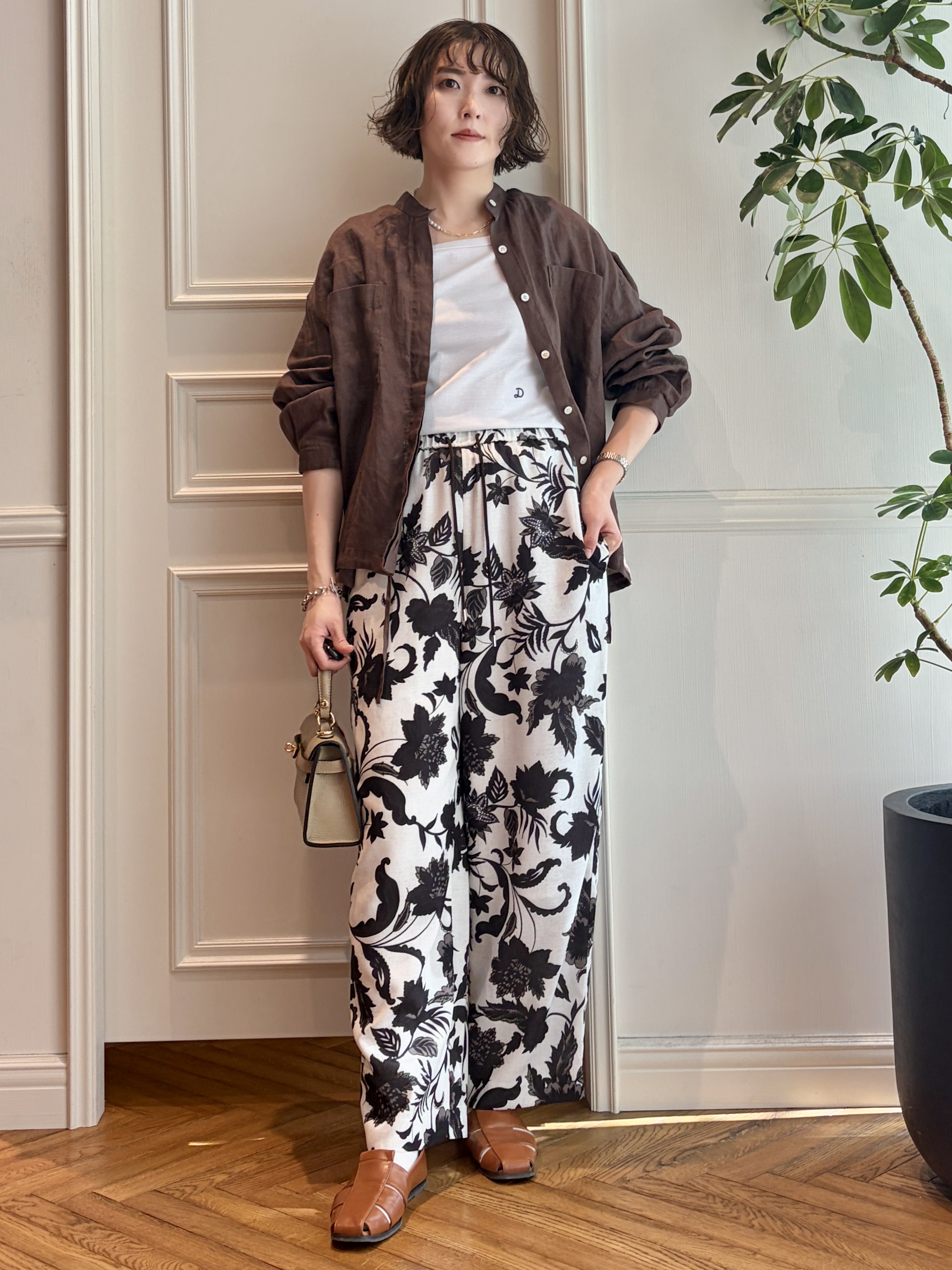 nakaoさんの「DRESSTERIOR｜【2WAY/羽織にも】ウォッシャブルリネン ドロストシャツ」を使ったコーディネート