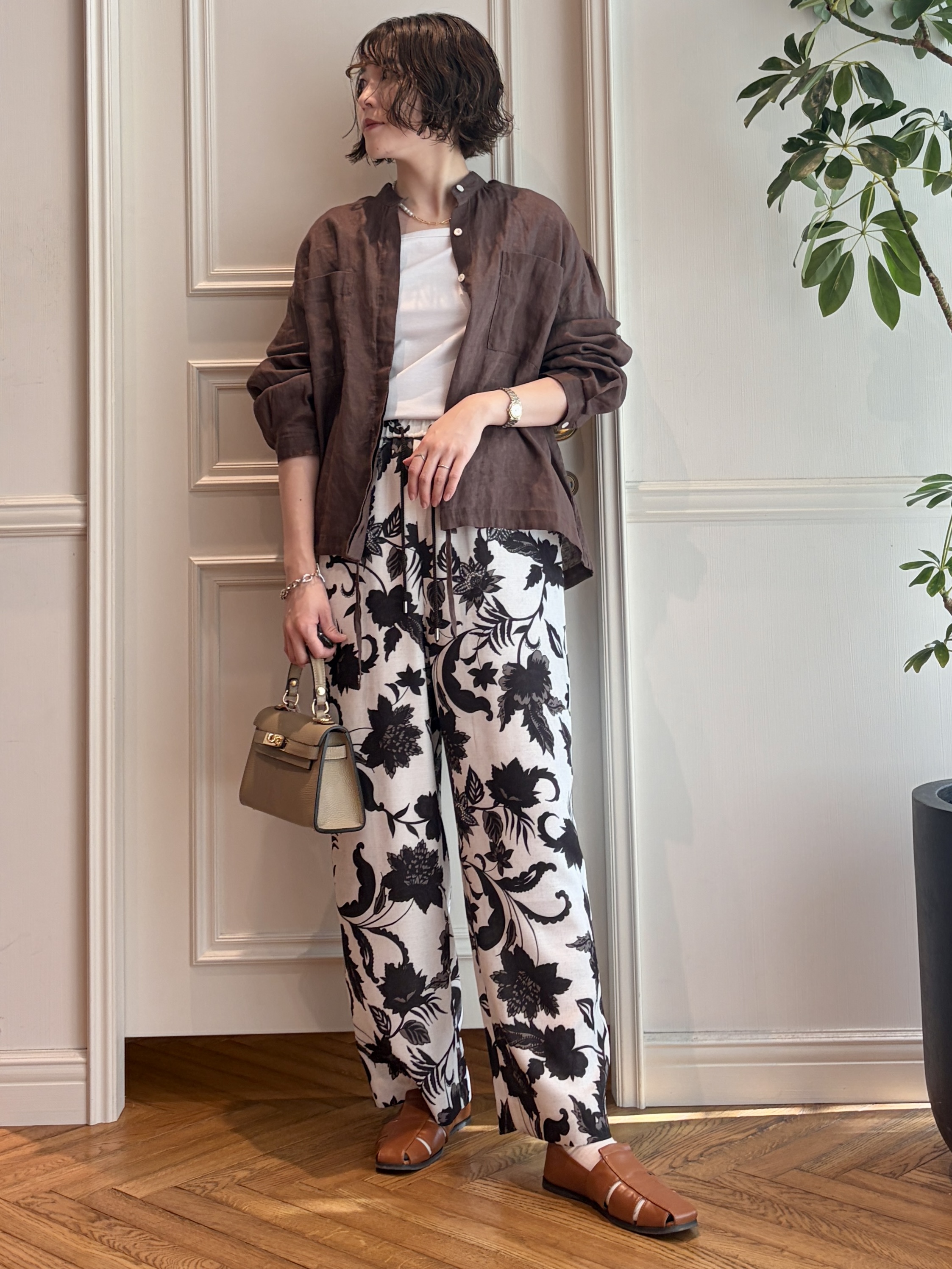 nakaoさんの「DRESSTERIOR｜【2WAY/羽織にも】ウォッシャブルリネン ドロストシャツ」を使ったコーディネート