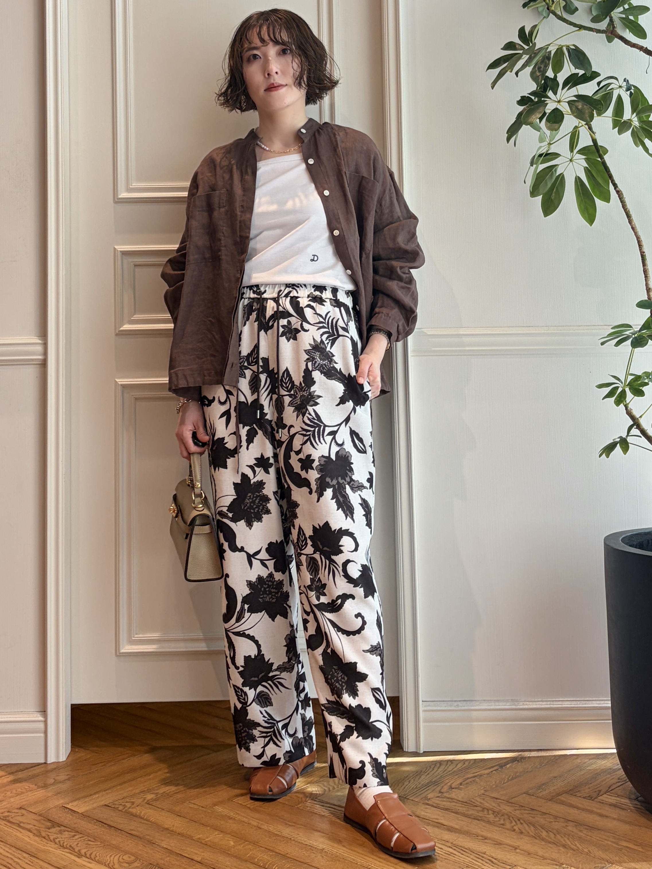nakaoさんの「DRESSTERIOR｜【2WAY/羽織にも】ウォッシャブルリネン ドロストシャツ」を使ったコーディネート