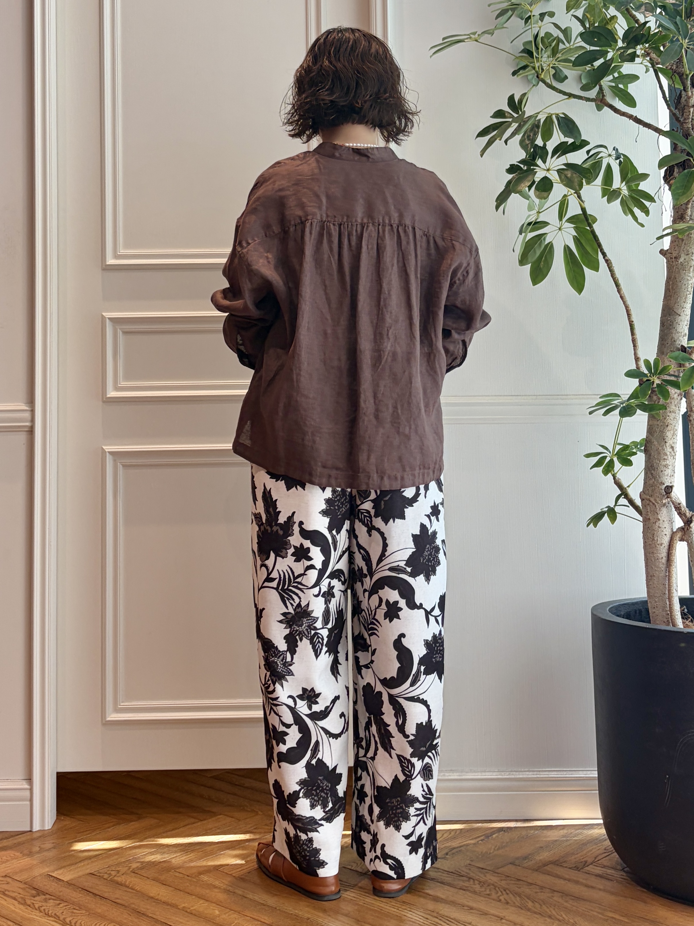 nakaoさんの「DRESSTERIOR｜【2WAY/羽織にも】ウォッシャブルリネン ドロストシャツ」を使ったコーディネート