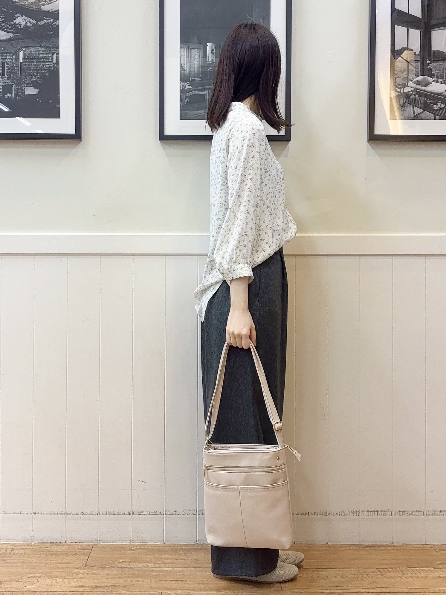 えぬさんの「SHOO･LA･RUE｜【S-LL/7分袖】首元をすっきり魅せる　大人の上品サテンブラウス」を使ったコーディネート