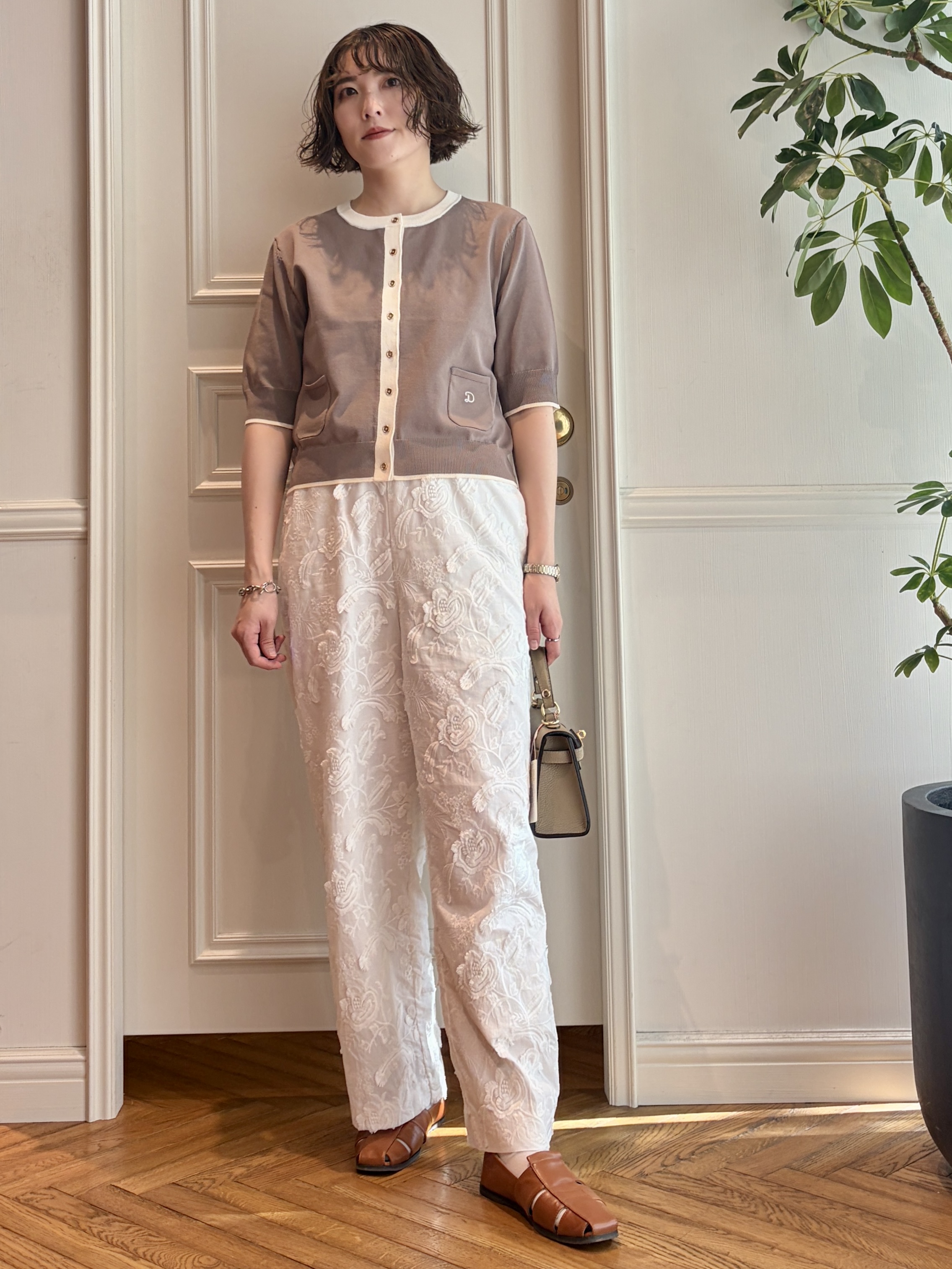 nakaoさんの「DRESSTERIOR｜【ウォッシャブル/ウエストゴム】コットンエンブロイダリー イージーパンツ」を使ったコーディネート