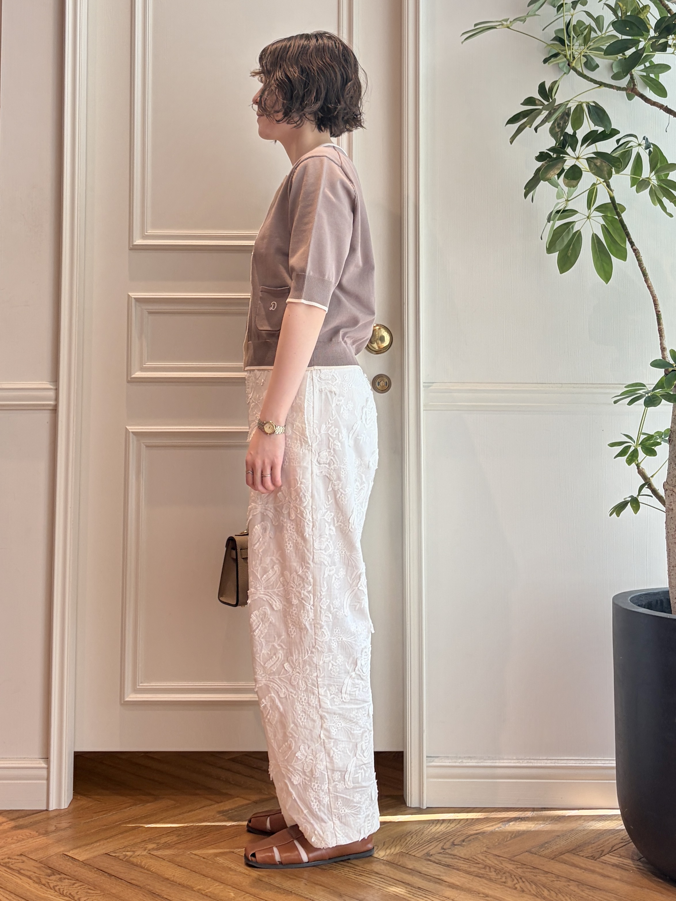nakaoさんの「DRESSTERIOR｜【ウォッシャブル/ウエストゴム】コットンエンブロイダリー イージーパンツ」を使ったコーディネート