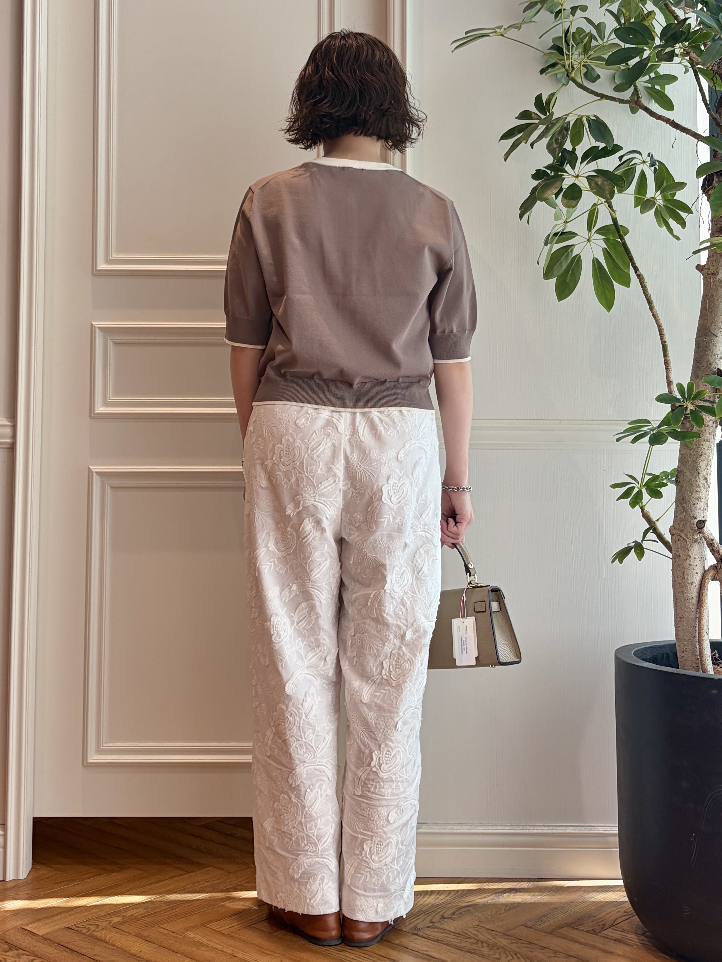 nakaoさんの「DRESSTERIOR｜【ウォッシャブル/ウエストゴム】コットンエンブロイダリー イージーパンツ」を使ったコーディネート