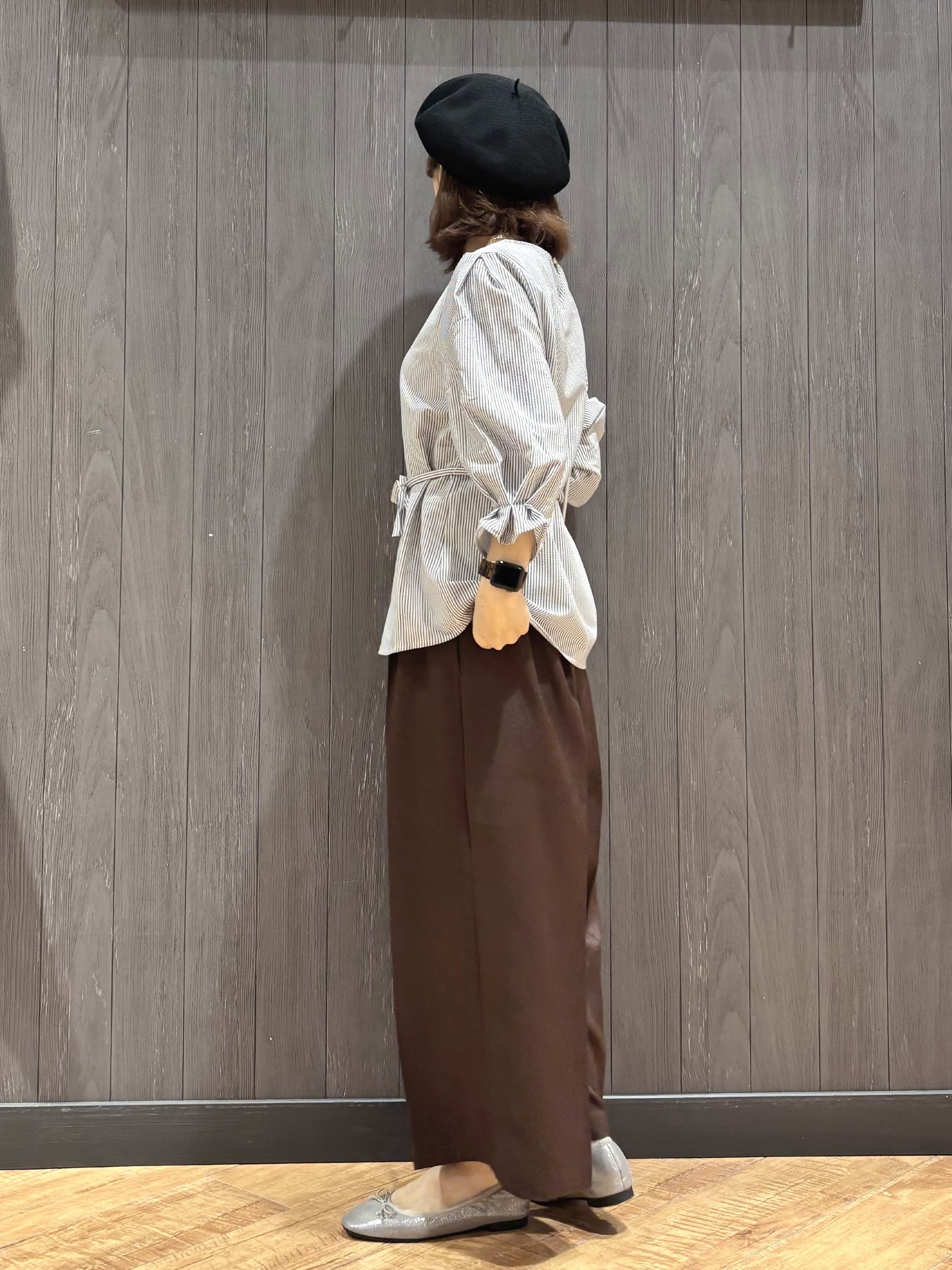 meiさんの「SHOO･LA･RUE｜【洗濯機可/UV/3WAY】シルエットが変えられる ウエストリボンブラウス」を使ったコーディネート