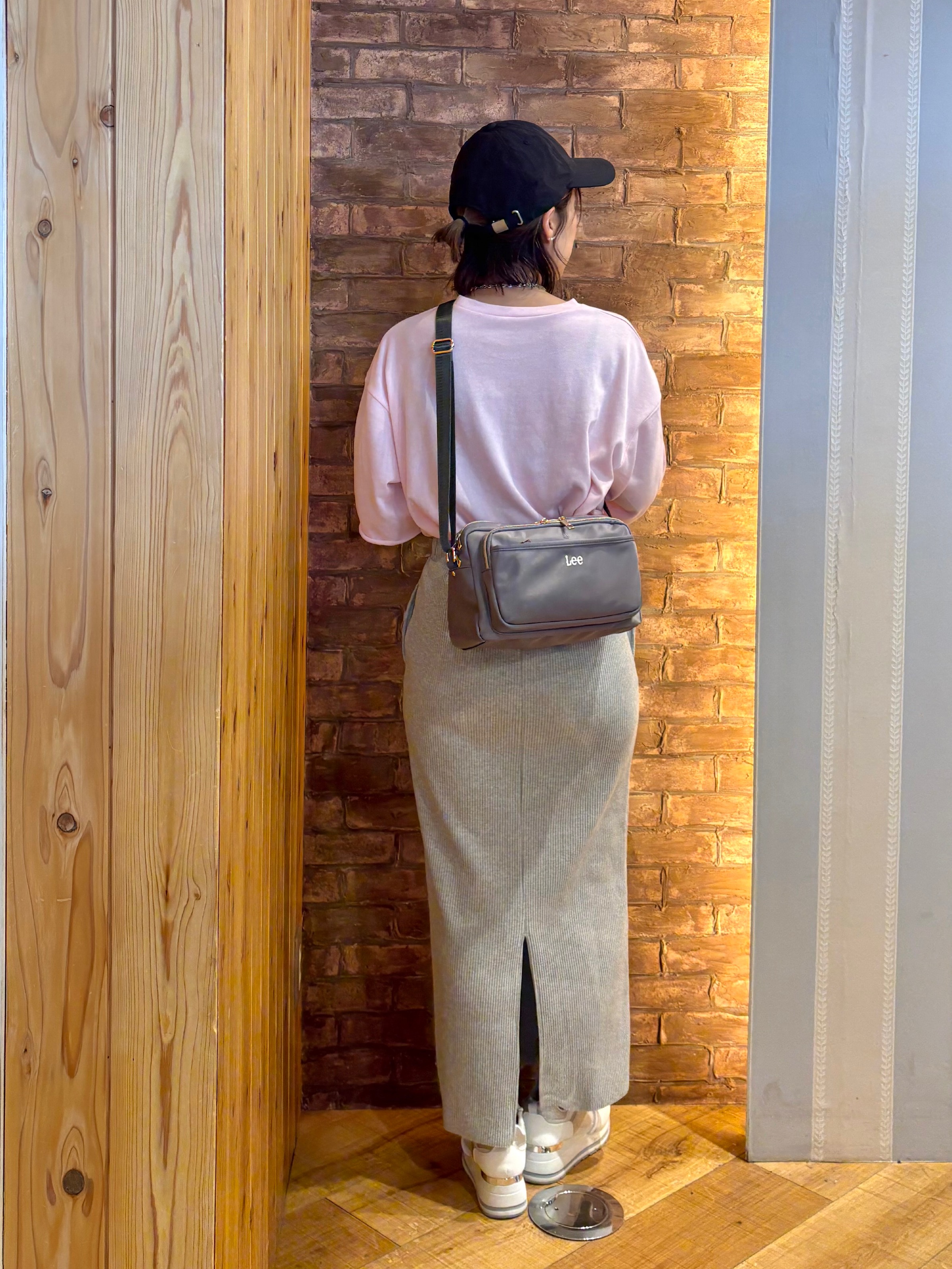 mieさんの「SHOO･LA･RUE｜【洗濯機可/S-LL/選べる6柄】切りっぱなしお袖がこなれカジュアル 5分袖シアーTシャツ」を使ったコーディネート