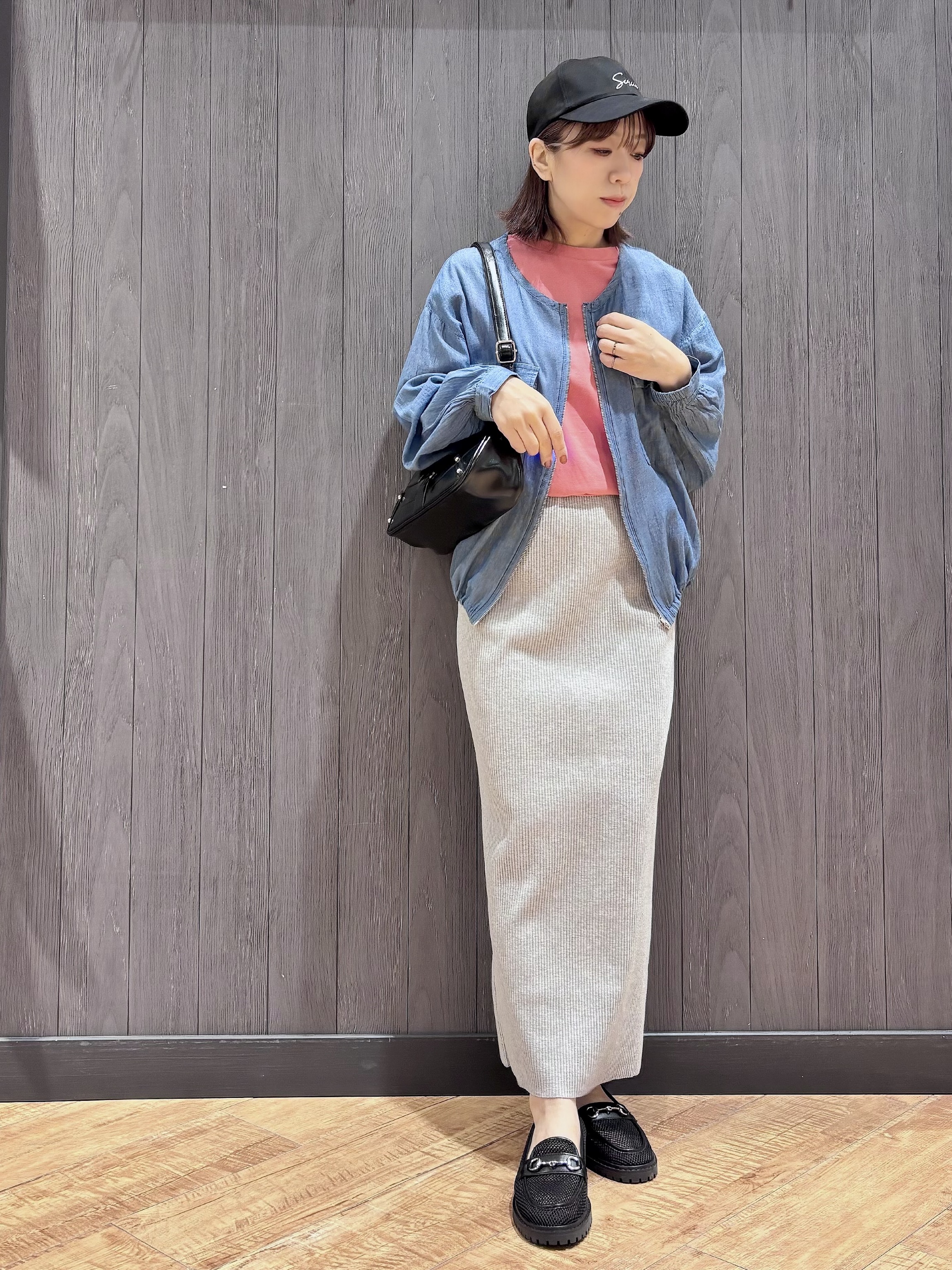 meiさんの「SHOO･LA･RUE｜【綿100%/S-LL/プチプラ】ゆるシルエット シンプルTシャツ」を使ったコーディネート