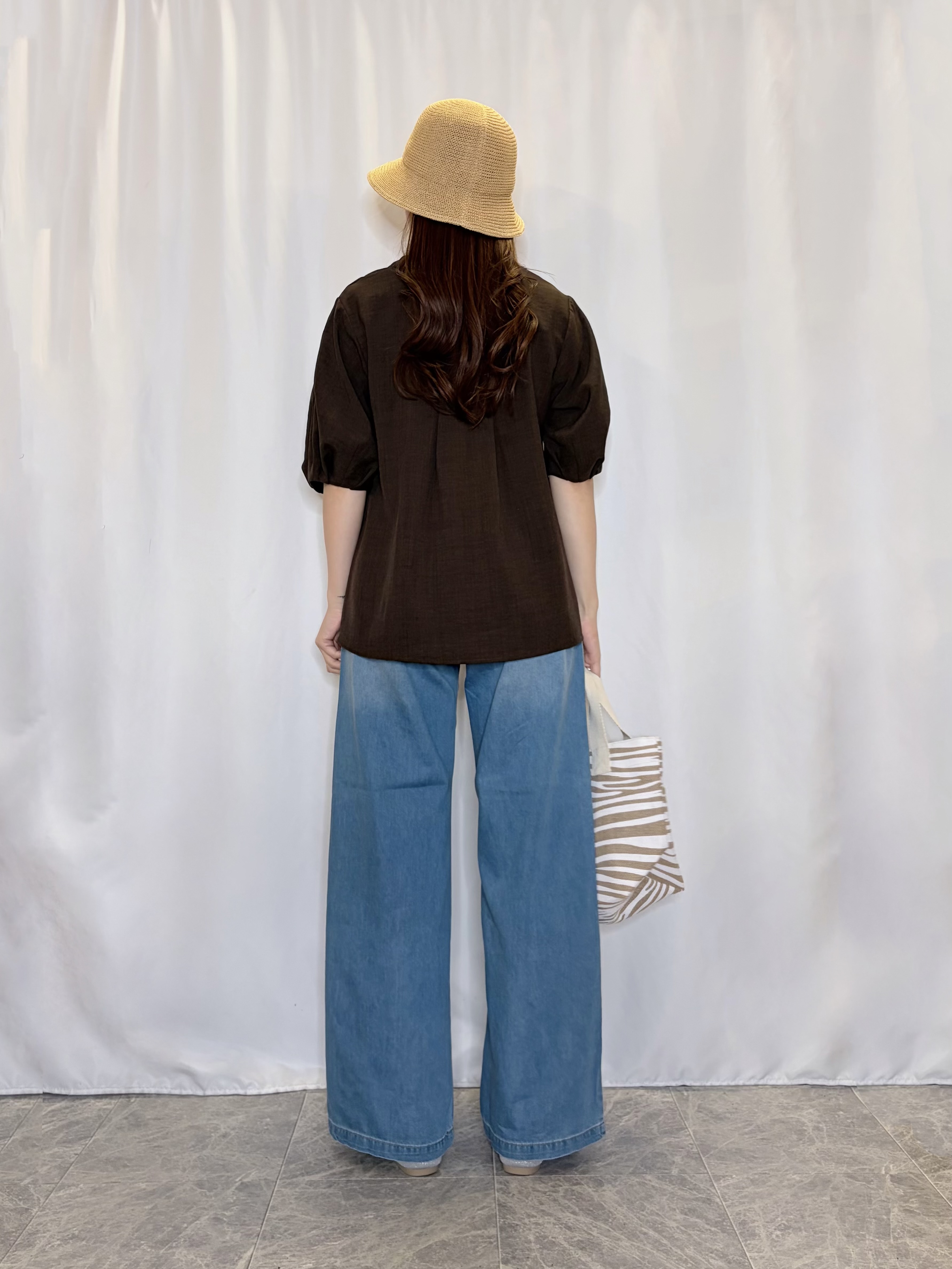 おうめさんの「SHOO･LA･RUE｜【高レビュー/洗濯後しわになりにくい/インせず着られる】自然に体型カバー 麻調ペプラムブラウス」を使ったコーディネート