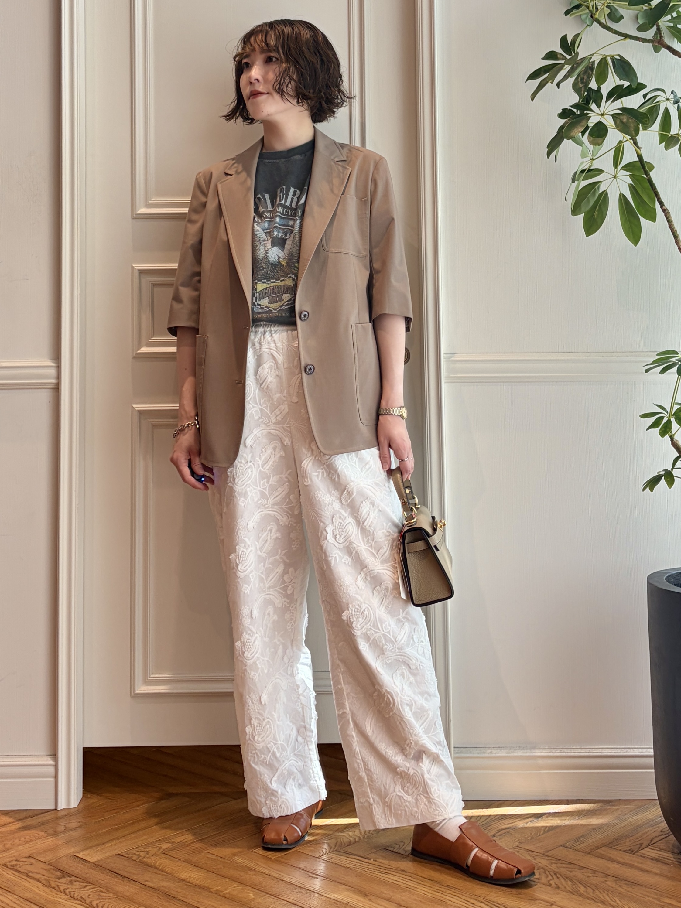 nakaoさんの「DRESSTERIOR｜【ウォッシャブル/ウエストゴム】コットンエンブロイダリー イージーパンツ」を使ったコーディネート