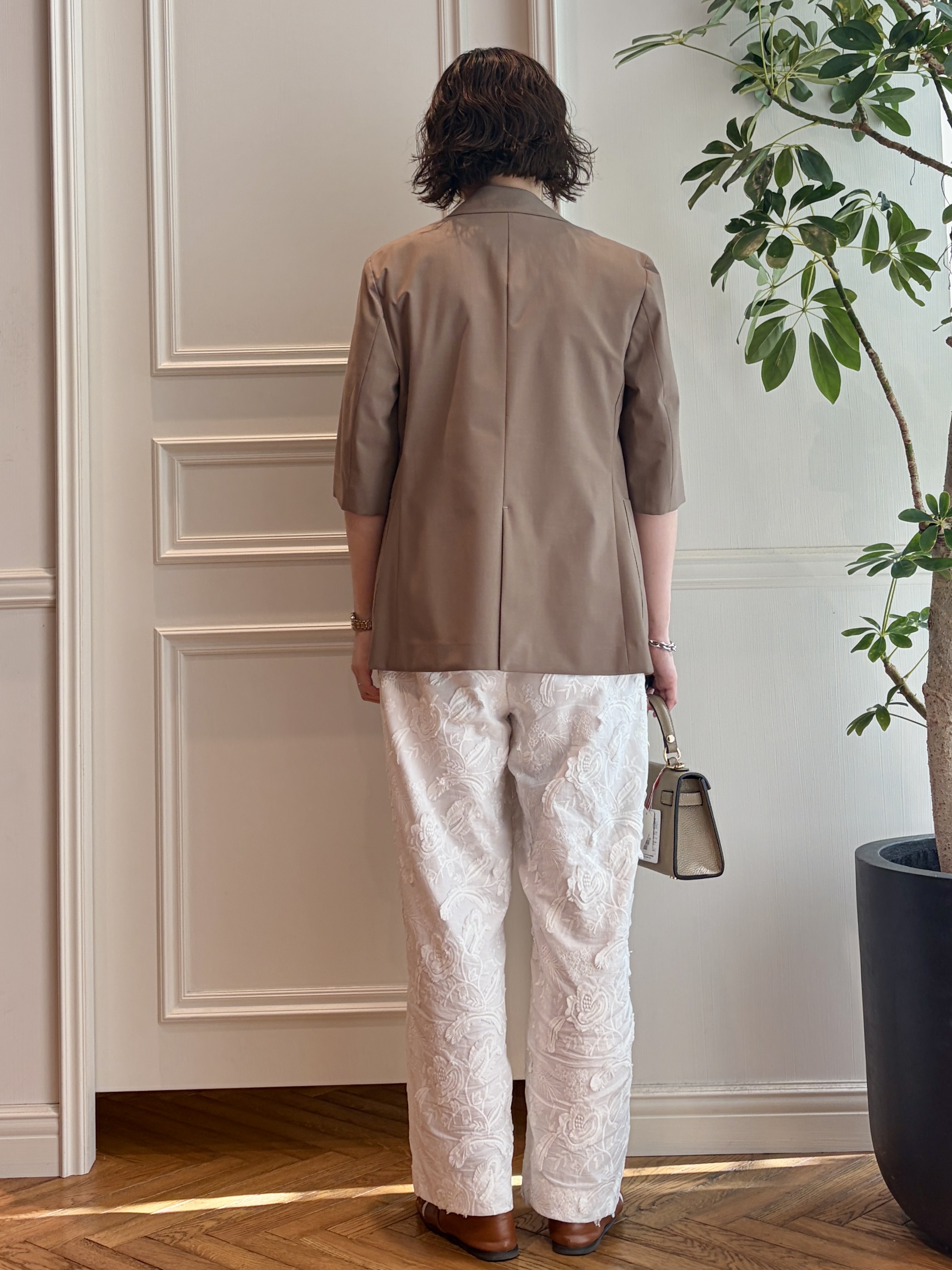 nakaoさんの「DRESSTERIOR｜【ウォッシャブル/ウエストゴム】コットンエンブロイダリー イージーパンツ」を使ったコーディネート