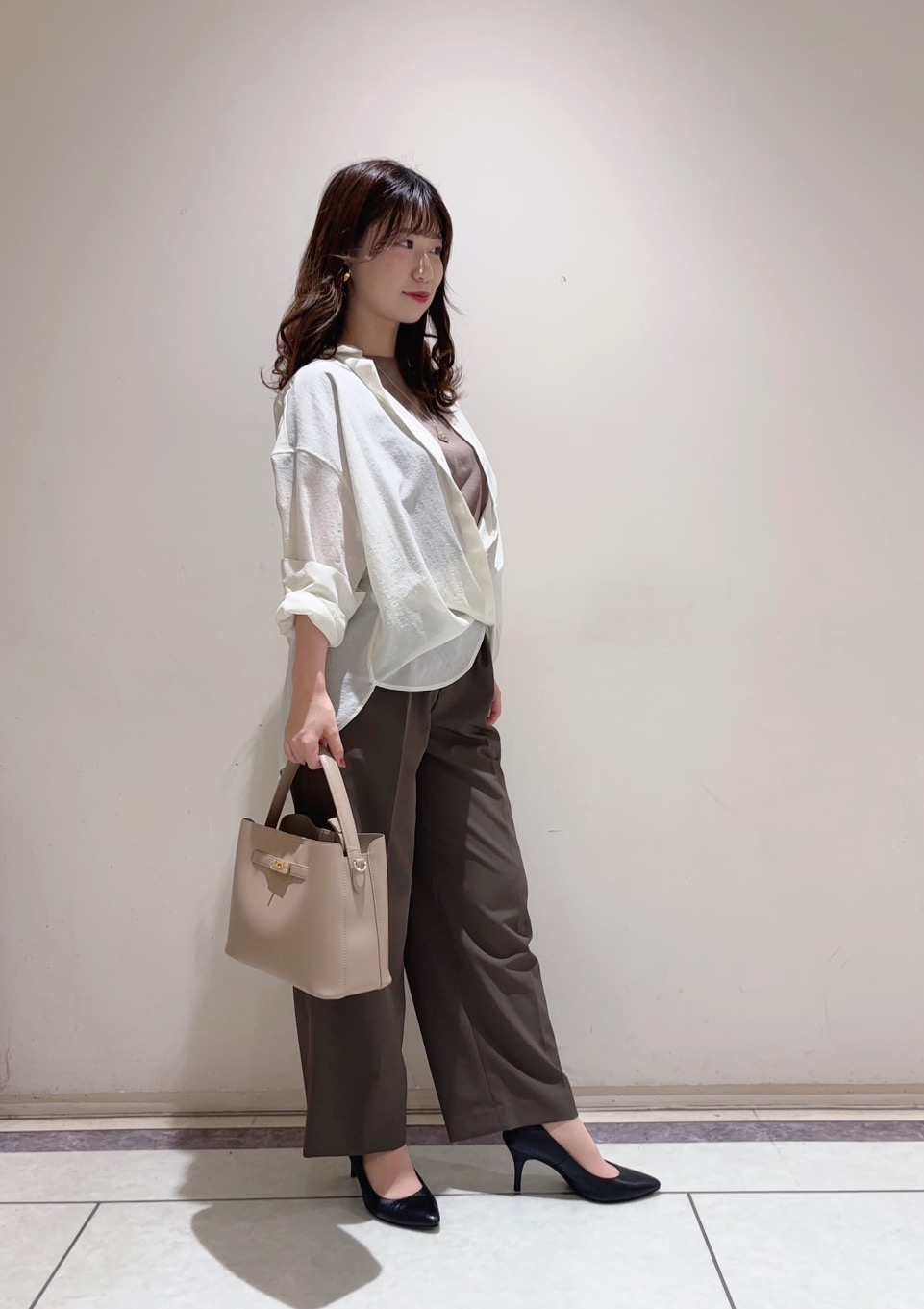 ユナさんの「UNTITLED｜【2WAY/マシンウォッシャブル】カシュクールデザインシャツ」を使ったコーディネート