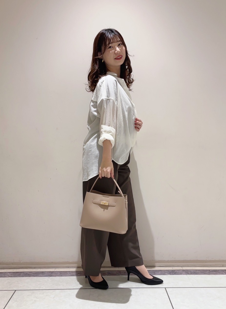 ユナさんの「UNTITLED｜【2WAY/マシンウォッシャブル】カシュクールデザインシャツ」を使ったコーディネート