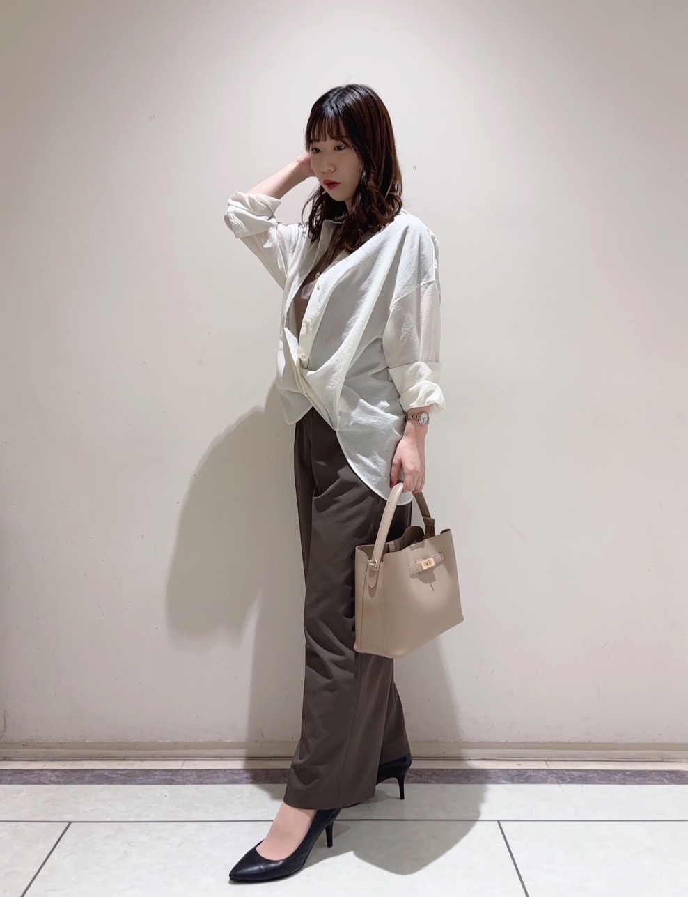 ユナさんの「UNTITLED｜【2WAY/マシンウォッシャブル】カシュクールデザインシャツ」を使ったコーディネート