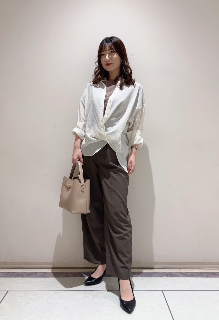 ユナさんの「UNTITLED｜【2WAY/マシンウォッシャブル】カシュクールデザインシャツ」を使ったコーディネート