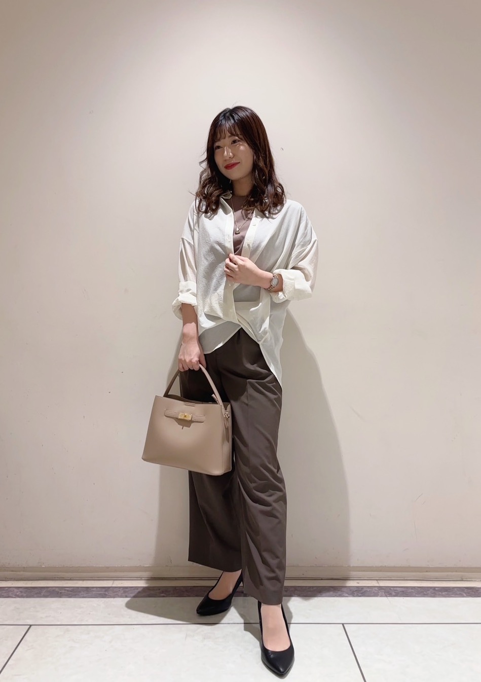ユナさんの「UNTITLED｜【2WAY/マシンウォッシャブル】カシュクールデザインシャツ」を使ったコーディネート