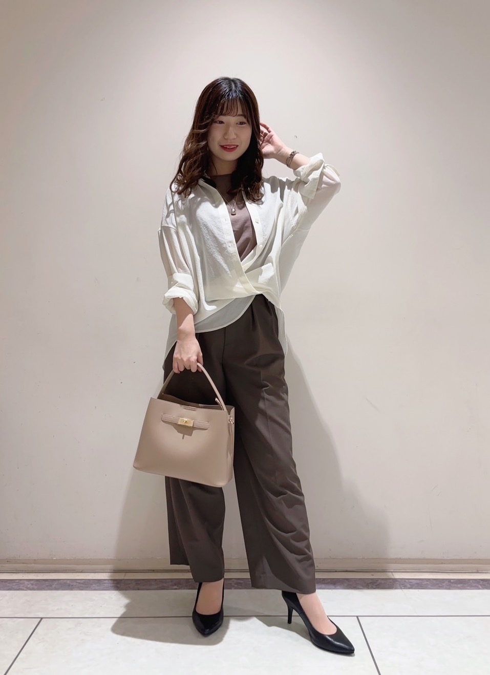 ユナさんの「UNTITLED｜【2WAY/マシンウォッシャブル】カシュクールデザインシャツ」を使ったコーディネート