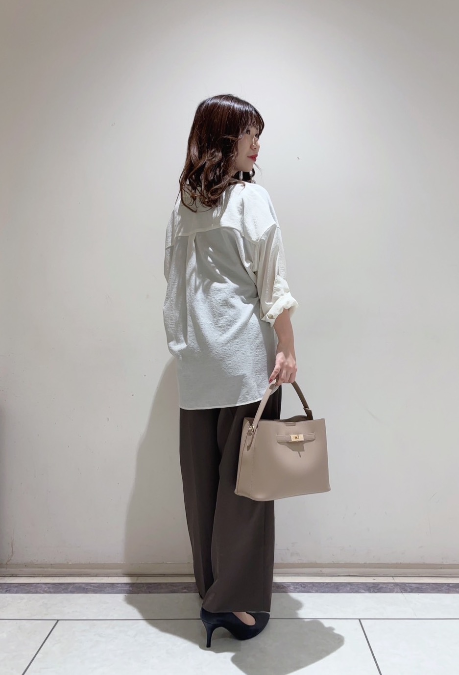 ユナさんの「UNTITLED｜【2WAY/マシンウォッシャブル】カシュクールデザインシャツ」を使ったコーディネート