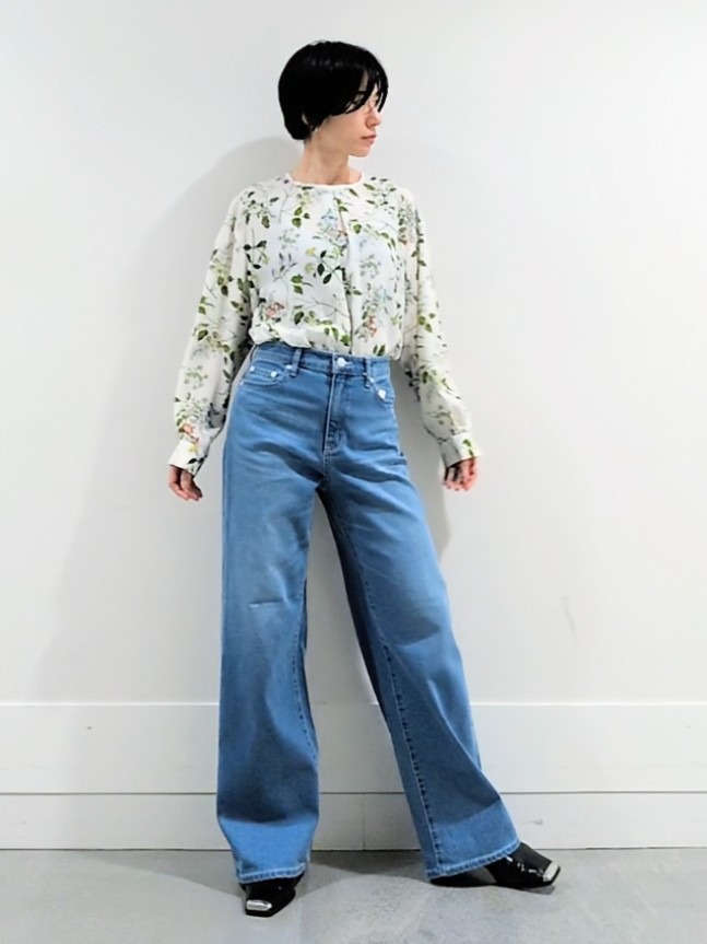 ミズタさんの「UNTITLED｜【定番人気/はっ水/洗える】タスランショートトレンチコート」を使ったコーディネート