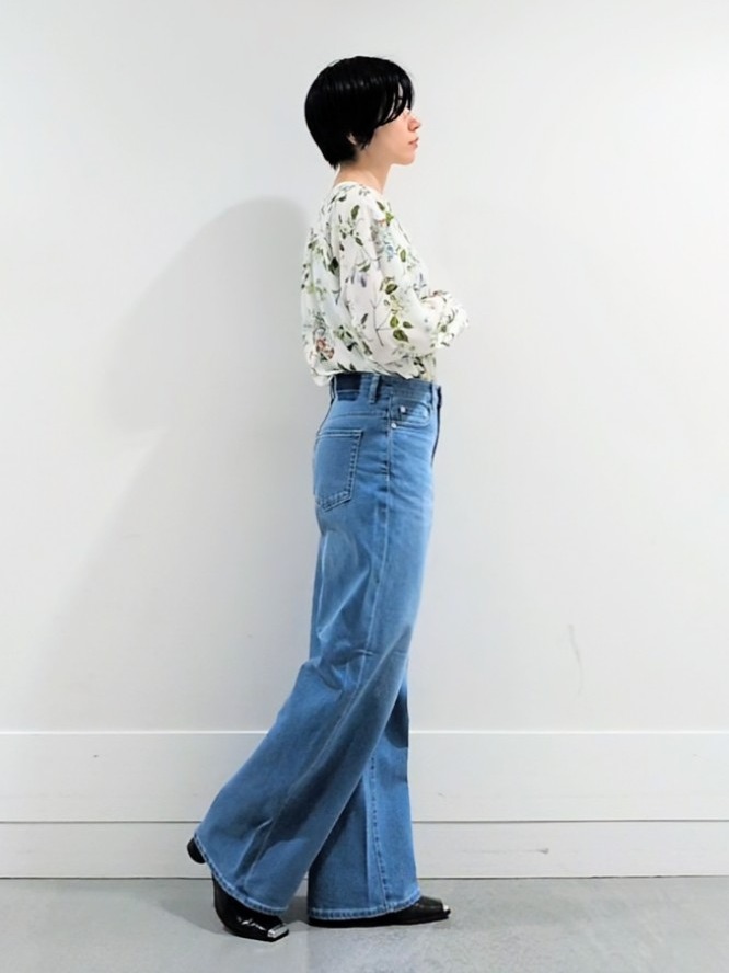 ミズタさんの「UNTITLED｜【定番人気/はっ水/洗える】タスランショートトレンチコート」を使ったコーディネート