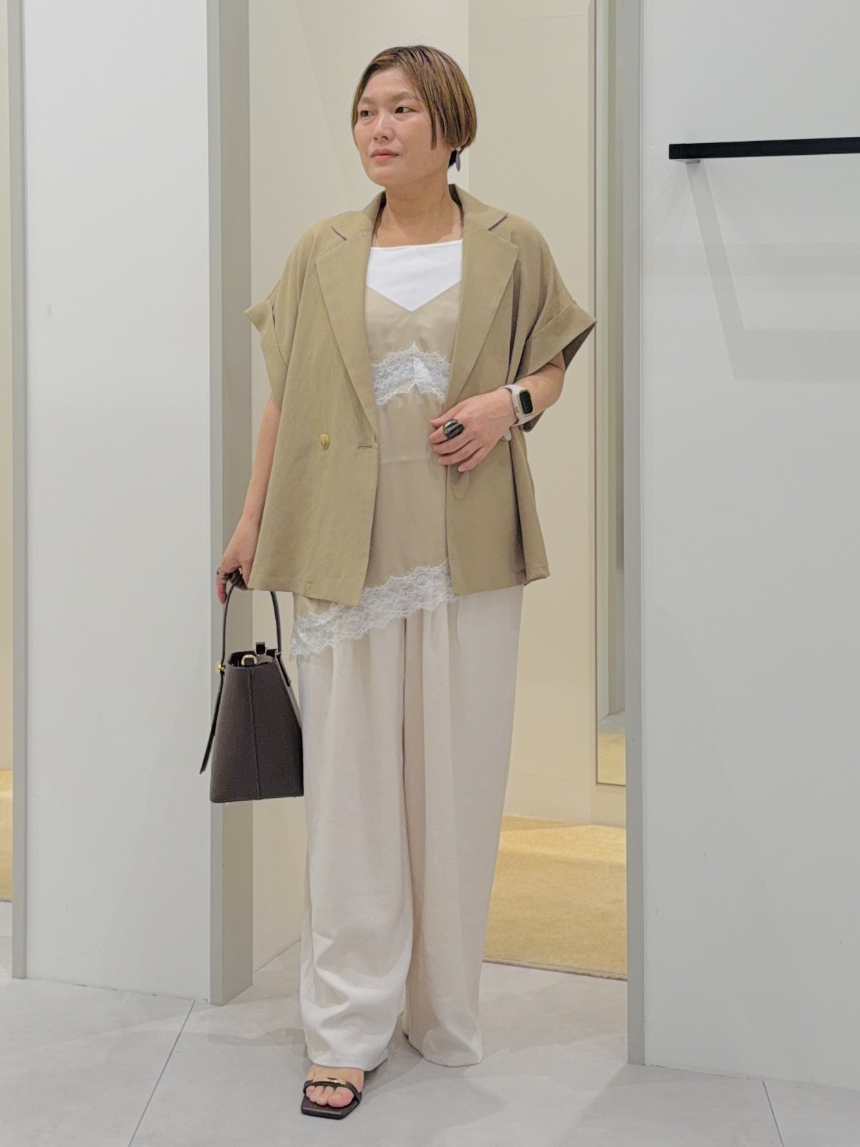 タナさんの「THE SHOP TK｜【夏の通勤スタイルに】涼やかな着心地 麻調ダブルブレストジャケット」を使ったコーディネート