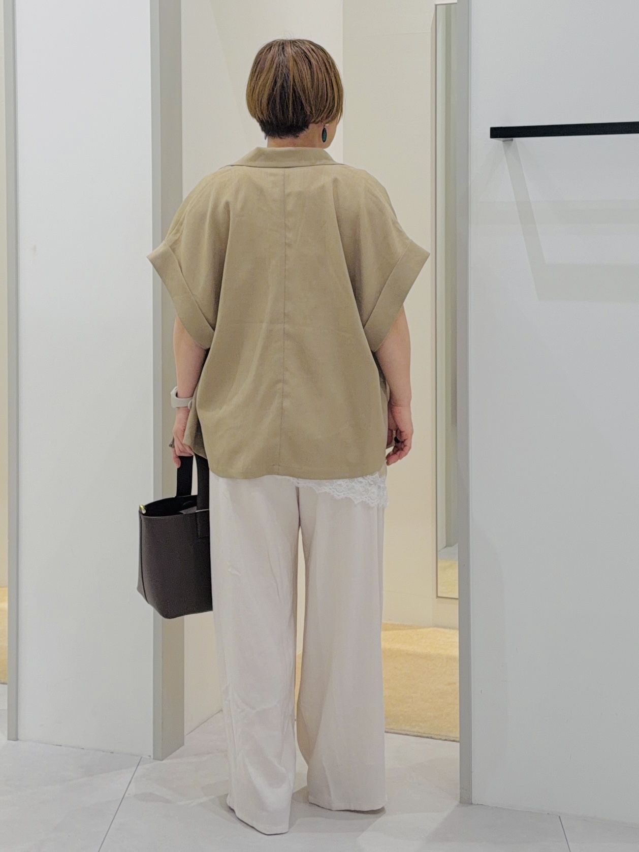 タナさんの「THE SHOP TK｜【夏の通勤スタイルに】涼やかな着心地 麻調ダブルブレストジャケット」を使ったコーディネート
