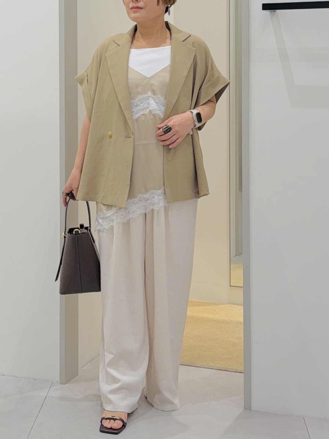 タナさんの「THE SHOP TK｜【夏の通勤スタイルに】涼やかな着心地 麻調ダブルブレストジャケット」を使ったコーディネート